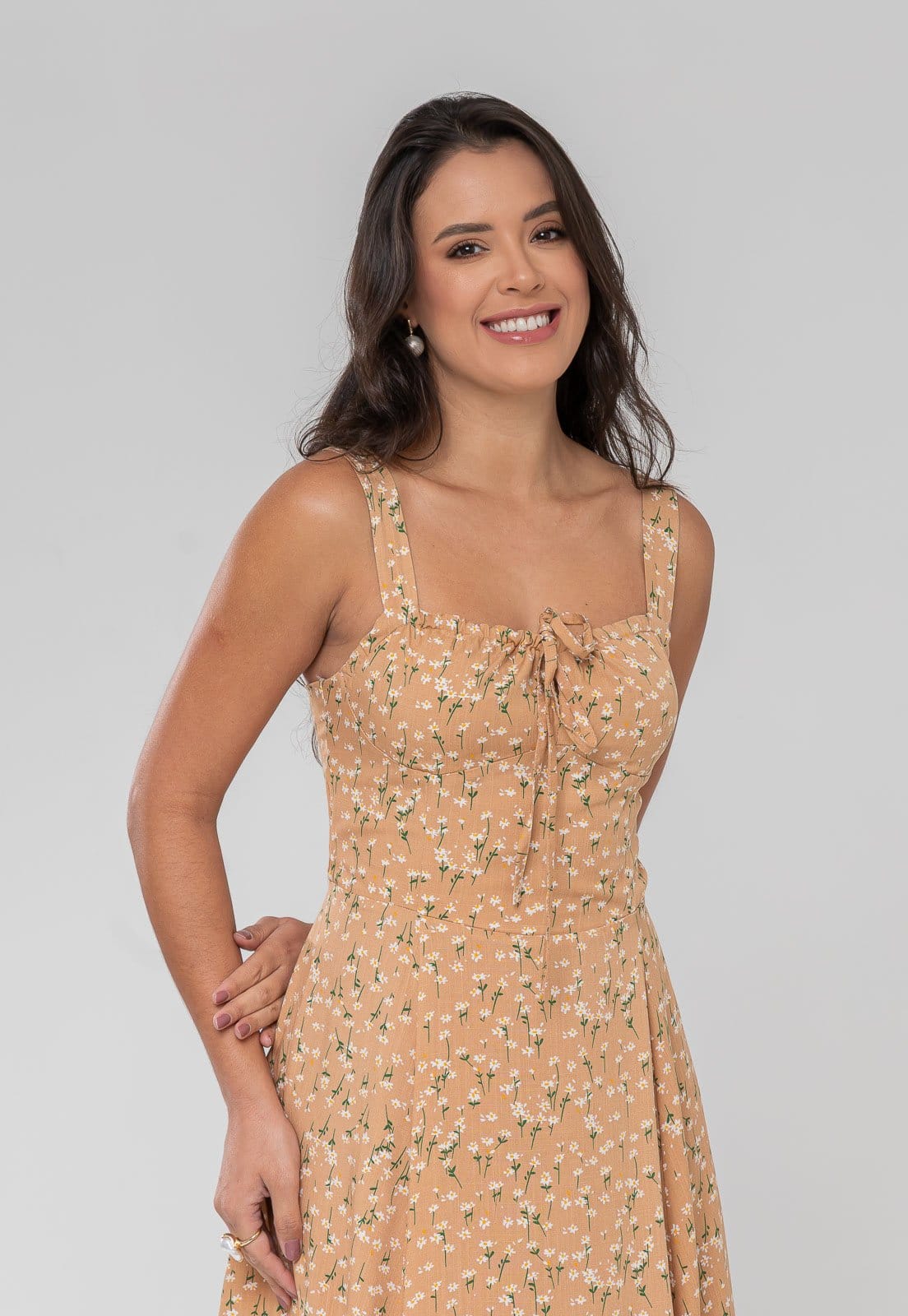 Vista 2 Vestido Aura Carlota Alças Floral Aura bege