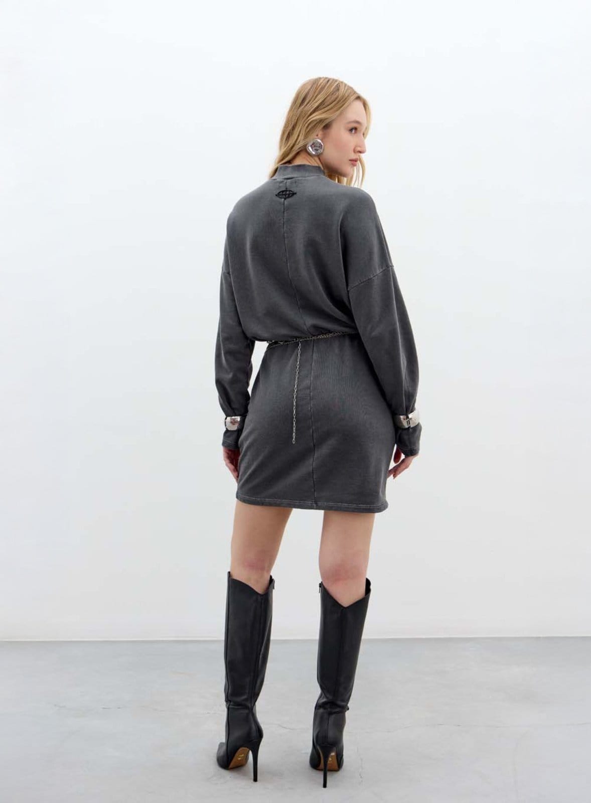 Vista 2 Vestido Manga Longa Acinturada Triton Triton preto