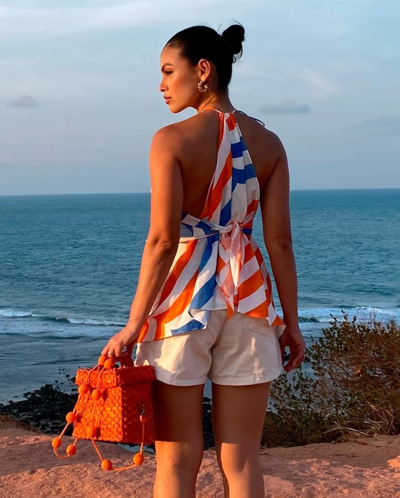 Vista 2 Shorts Jeans Mom Feminino Cintura Alta com Cinto 71401 Off White Consciência off-white white