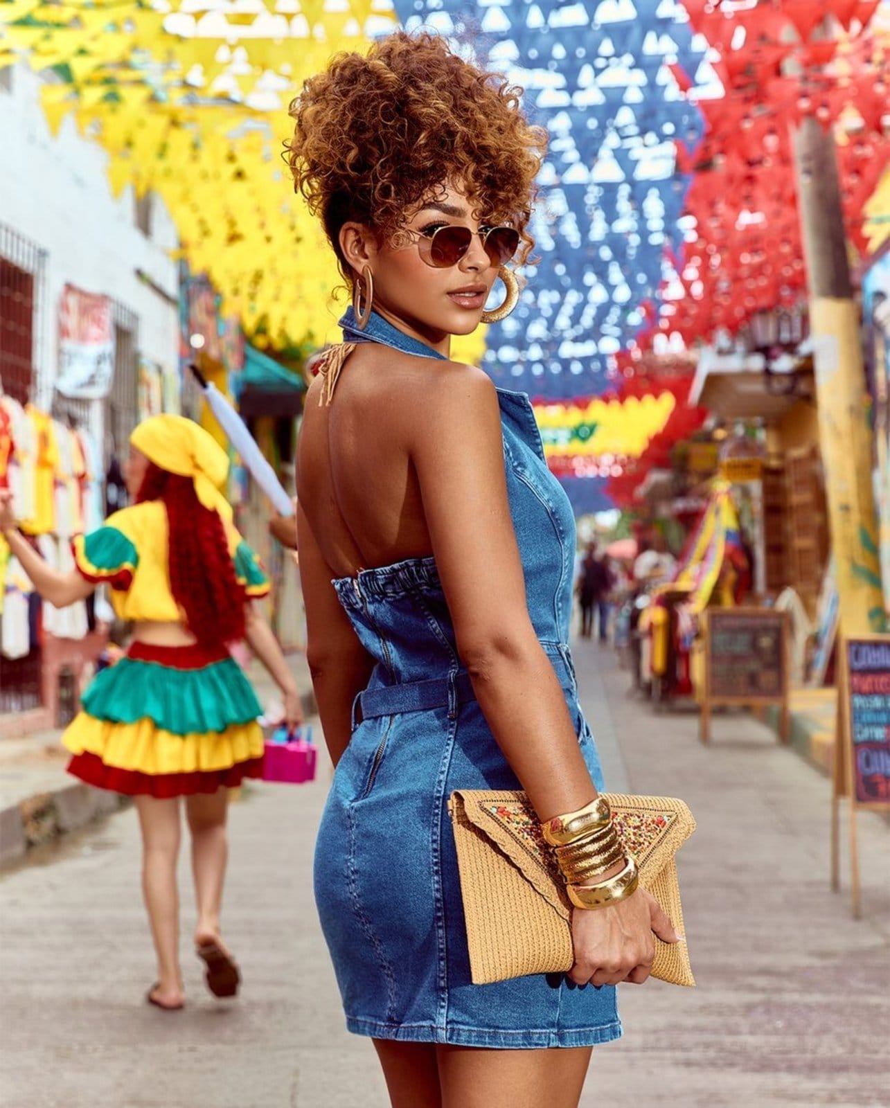 Vista 2 Vestido Curto Feminino Frente Única 24890 Média Consciência jeans