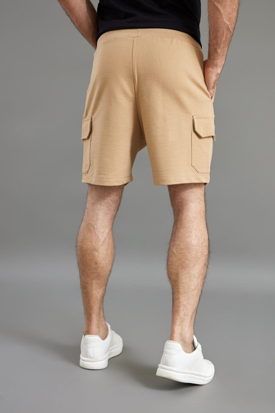 Vista 2 Bermuda Moletom Masculina em Poliéster Bolso Cargo e Cordão Dialogo Jeans amarelo/bege/bronze/caramelo/cobre/cáqui