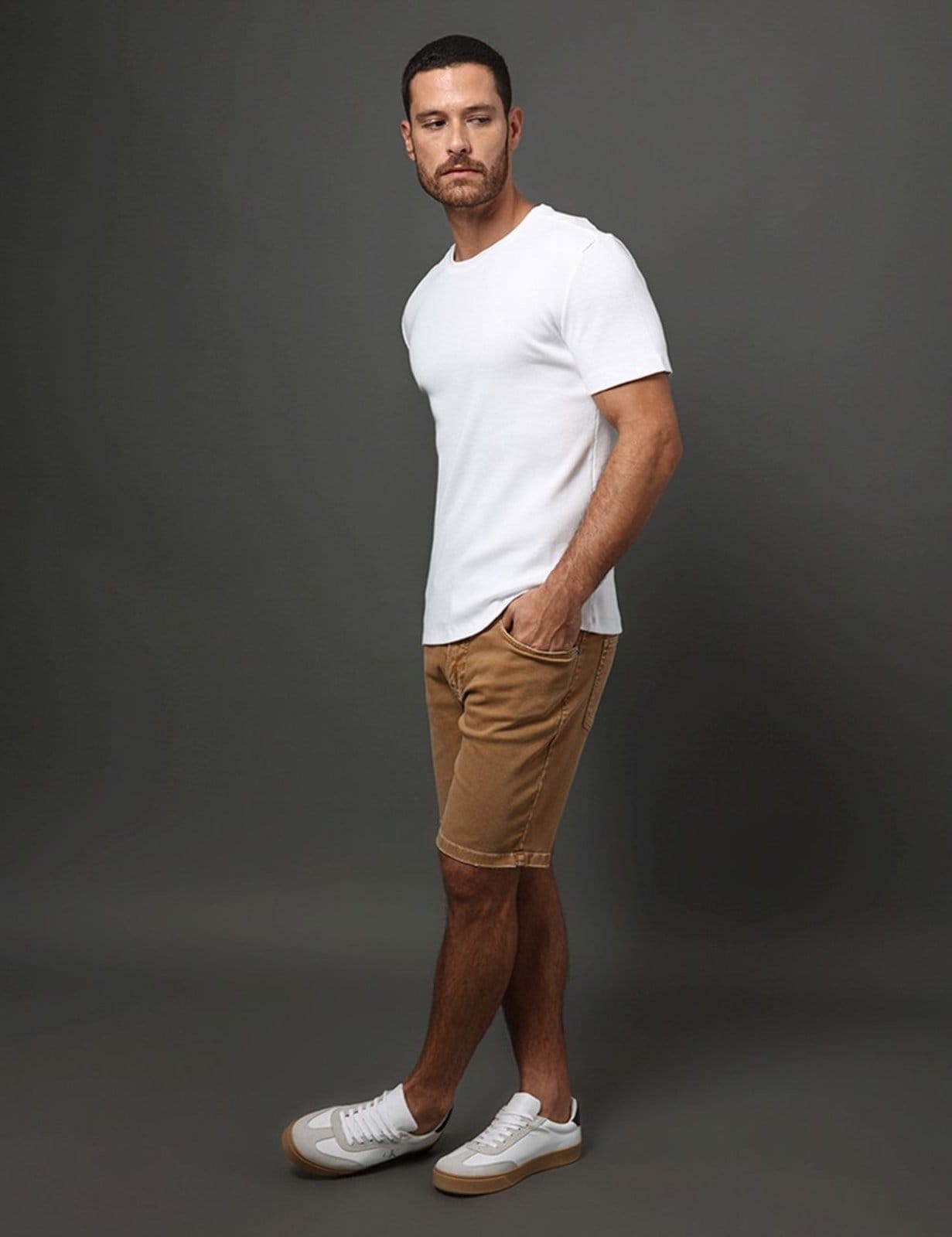 Vista 2 Bermuda Masculina Color 5 Pockets Calvin Klein Jeans - Havana Calvin Klein Jeans caramelo