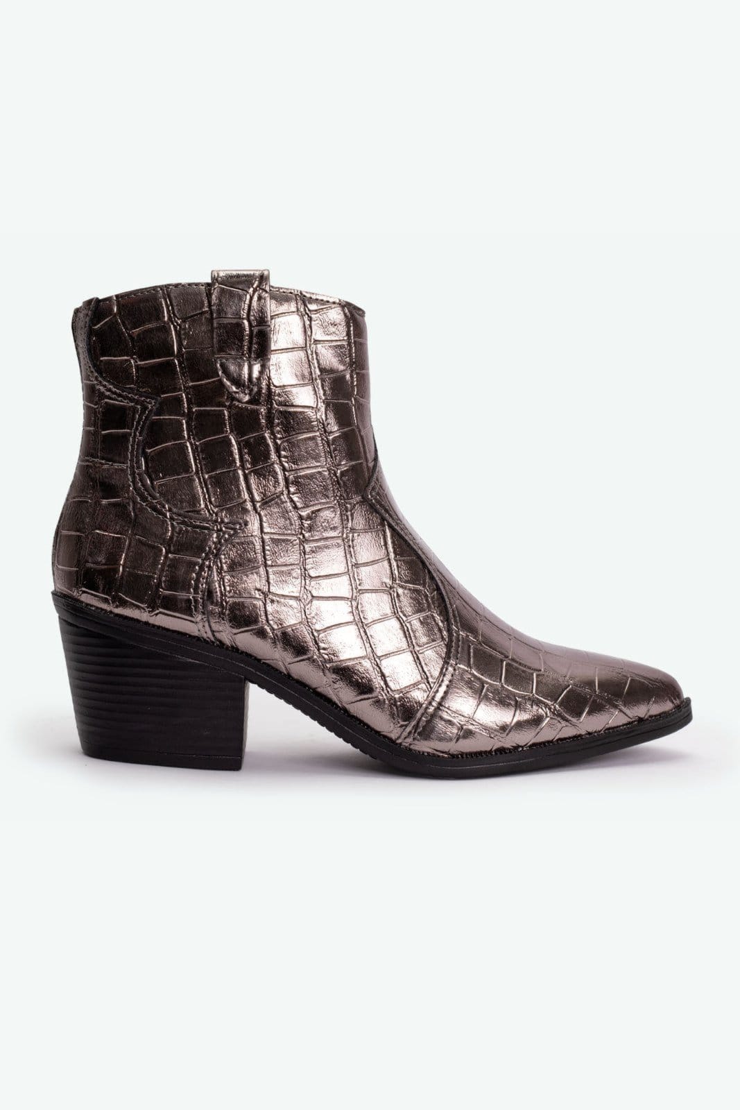 Vista principal Bota Western Country Bico Fino Com Zíper Salto Grosso Cano Curto Croco Metalizado Suzana Santos prata