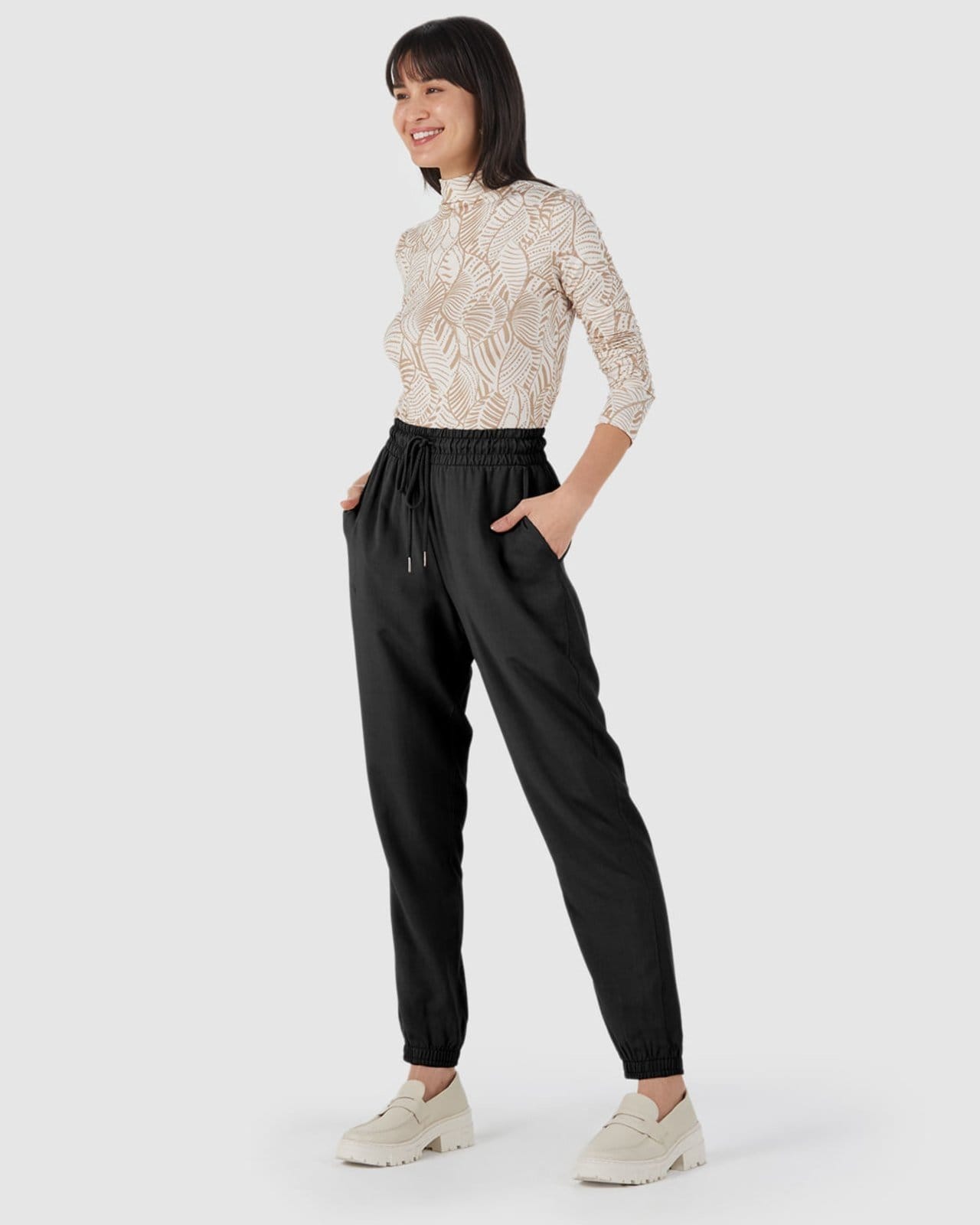 Vista 2 Calça Jogger Feminina Cintura Média Em Viscose Malwee preto