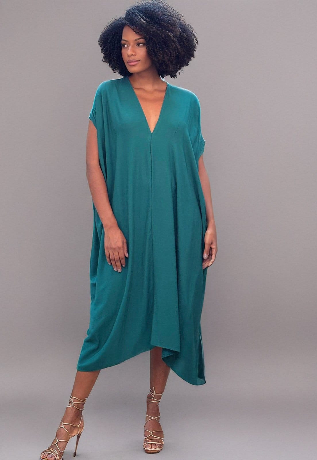 Vista 2 Vestido Amazonia Vital Kaftan Detalhes nas Costas Musgo Amazonia Vital verde