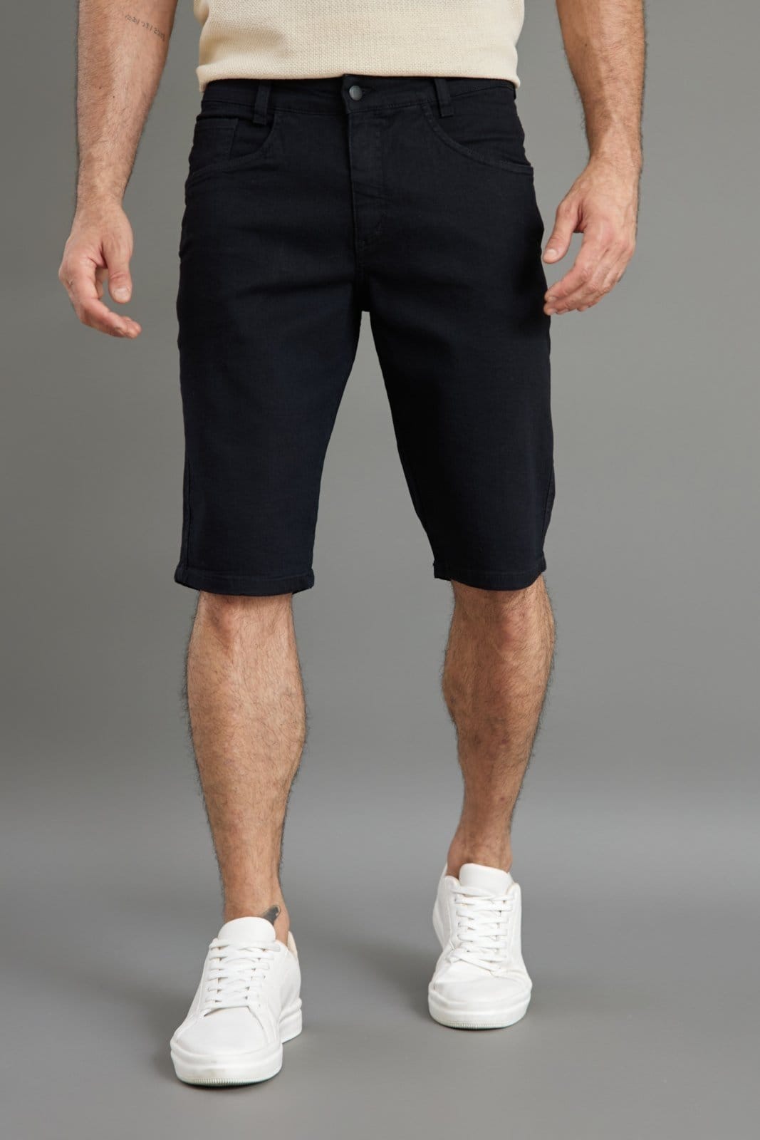 Vista principal Bermuda Slim Fit Masculina em Sarja na Cor Lemier Collection Lemier Jeans azul marinho/café/grafite/jeans/preto