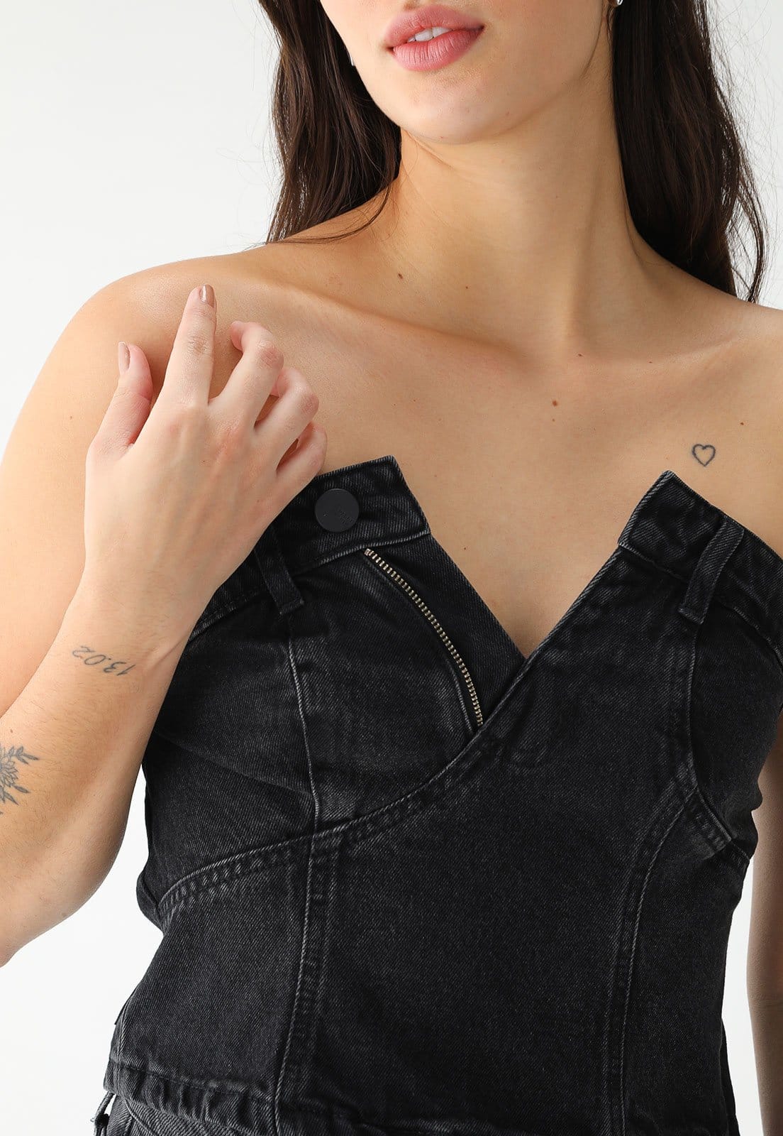 Vista 2 Blusa Cropped Jeans Colcci Ajustada Recortes Preta Colcci preto