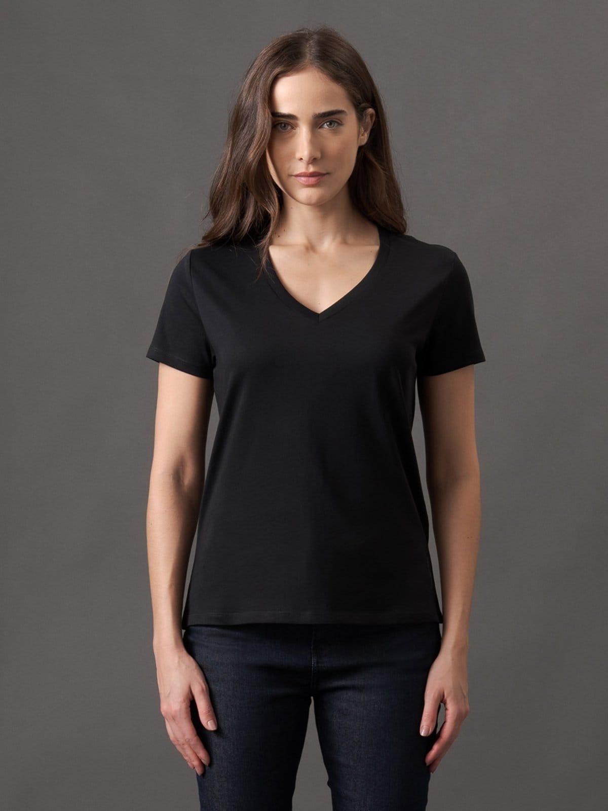 Vista principal Camiseta Feminina Estampa Lateral Gola v Calvin Klein Jeans Calvin Klein Jeans preto