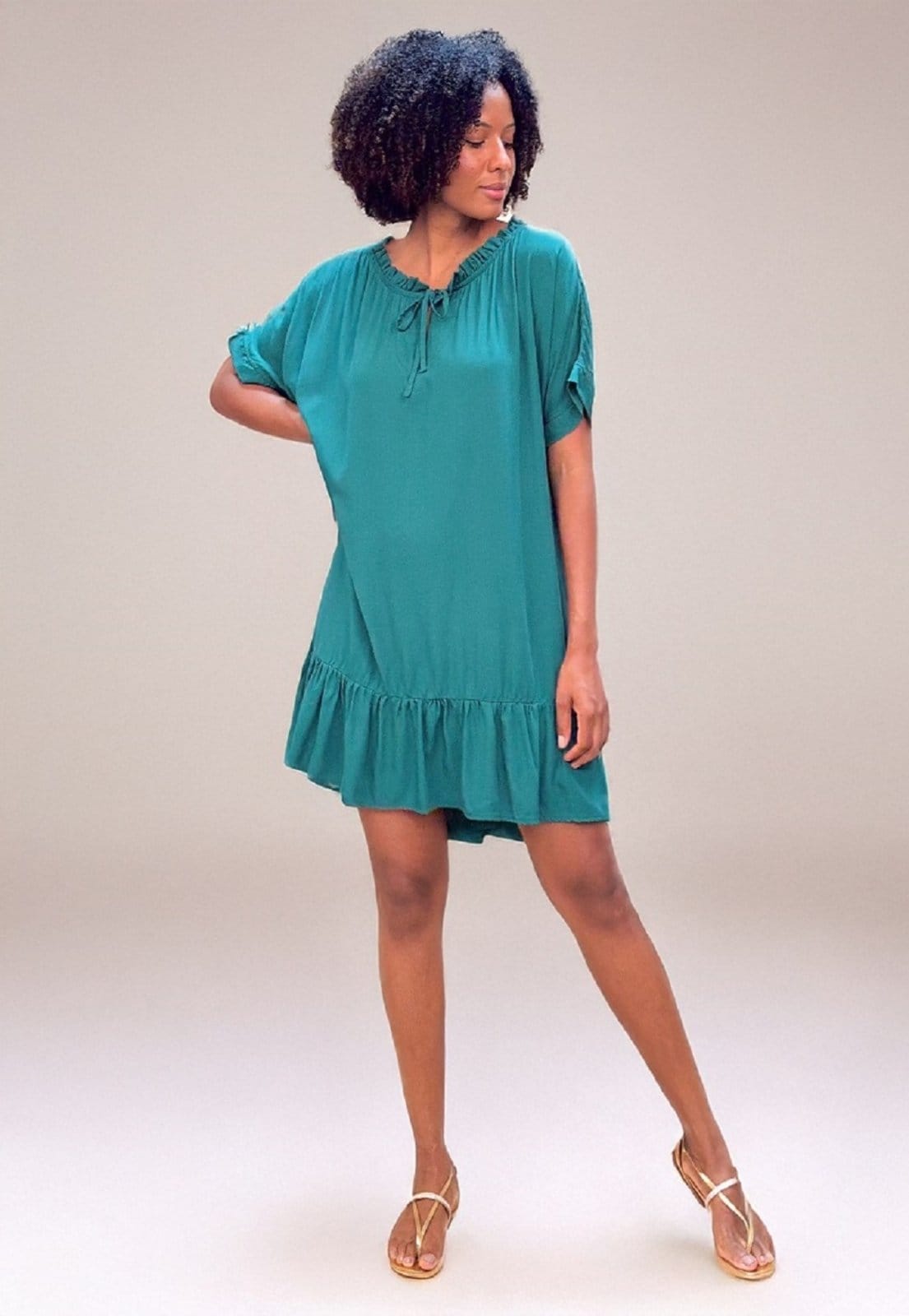 Vista 2 Vestido curto amplo gola princesa Amazonia Vital verde