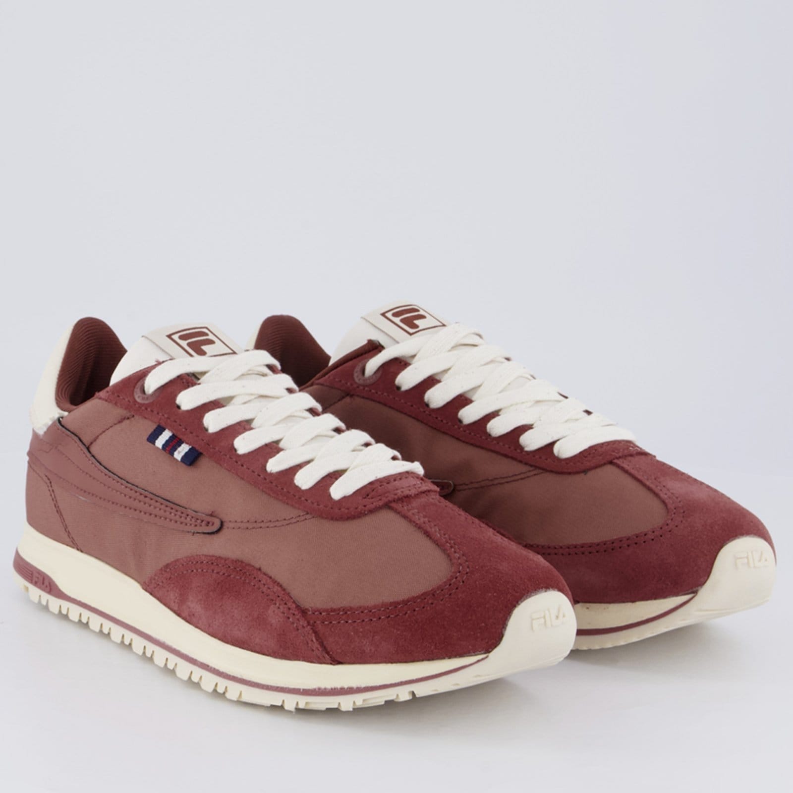 Vista 2 Tênis Fila 70 Trainer Feminino Bordô Fila vermelho