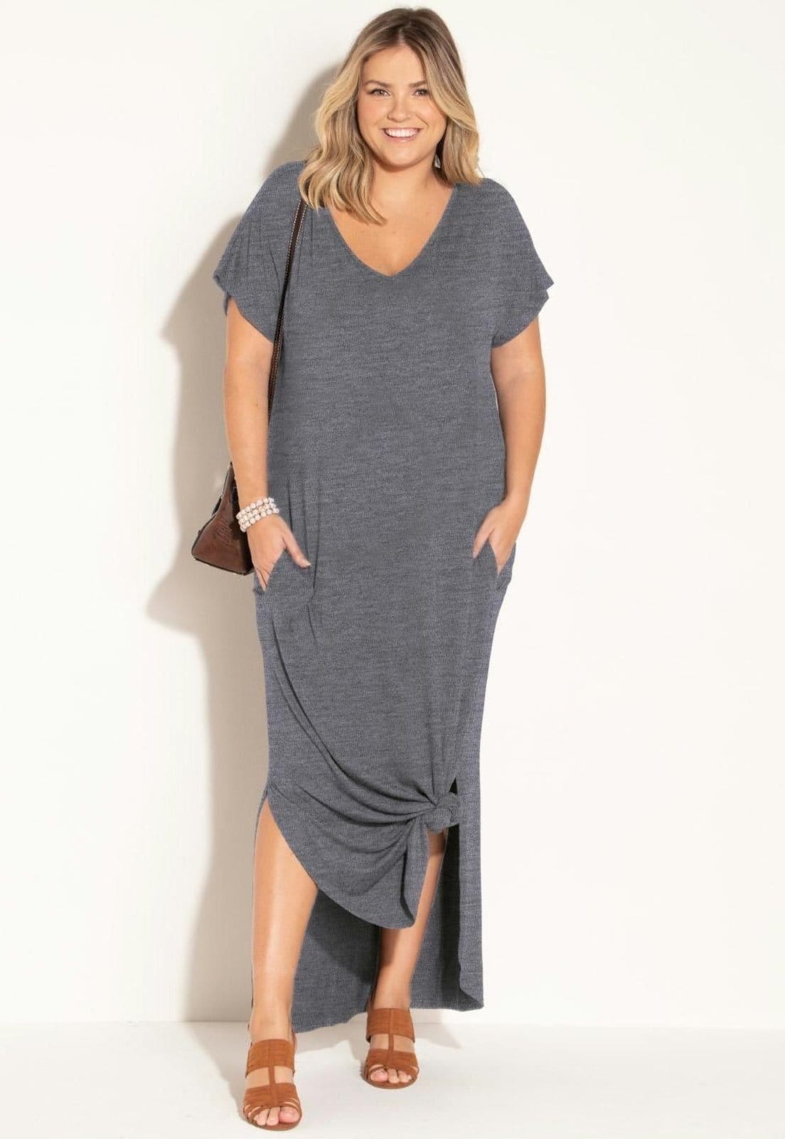 Vista principal Vestido Longo Soltinho Com Fenda Quintess preto