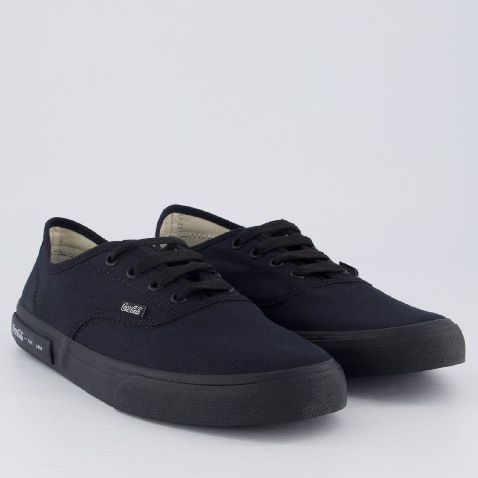 Vista 2 Tênis Coca Cola Kick Summer Feminino e Cinza Coca-Cola preto