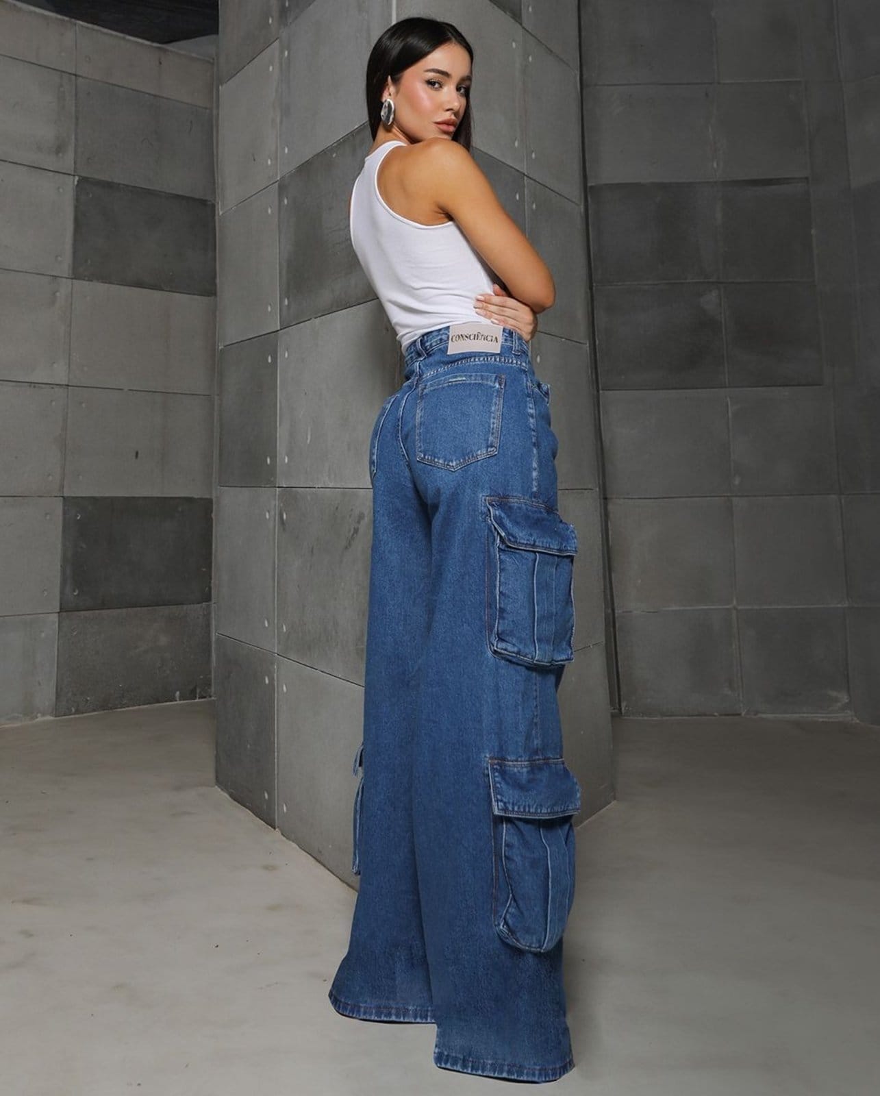 Vista 2 Calça Wide Leg Feminina Relaxed Cargo 24920 Sky Médio Consciência jeans