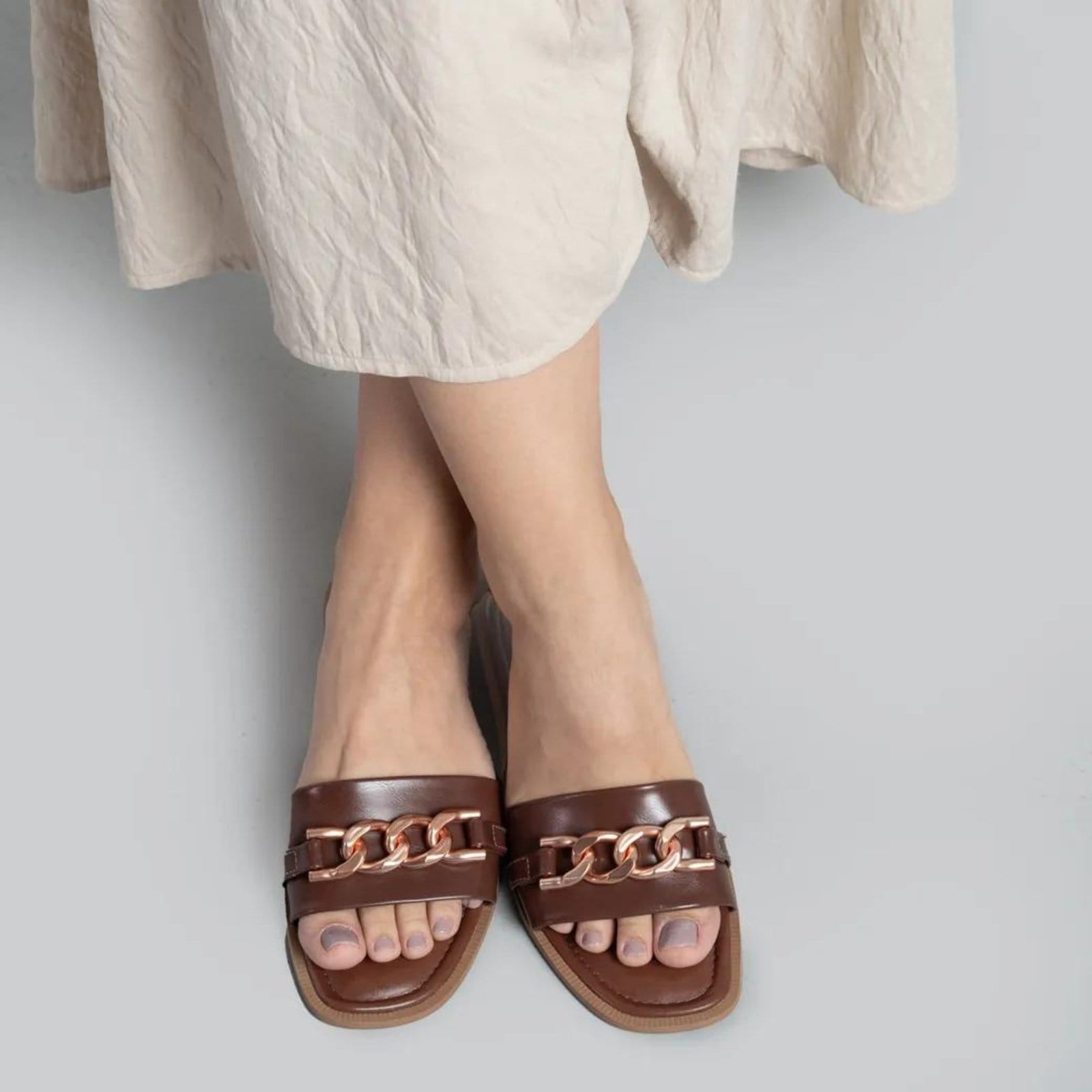 Sandália M Shuz Rasteira Corrente Feminina