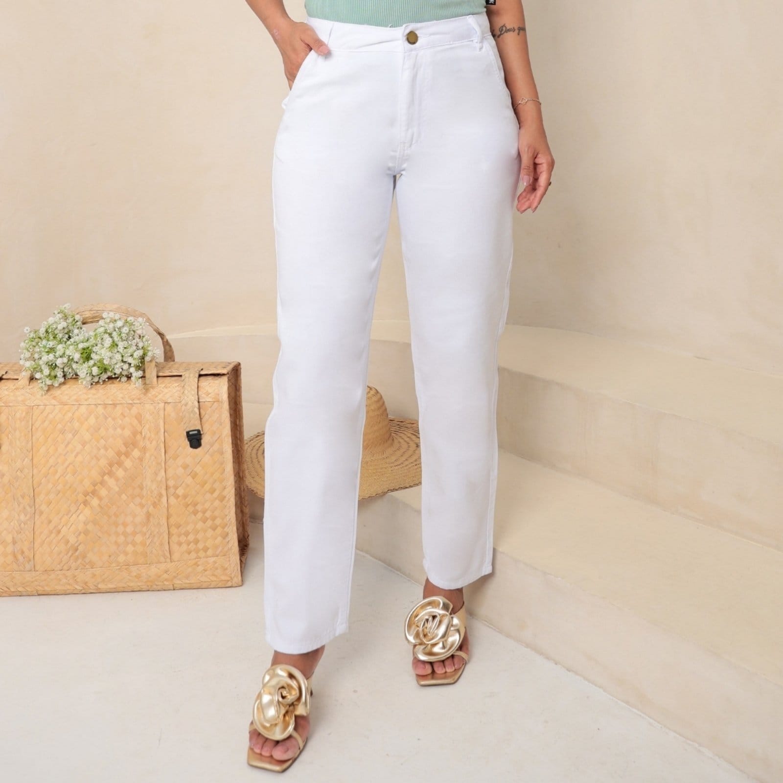 Calça Reta Com Bolso Embutido Feminina Revanche Villárdiga