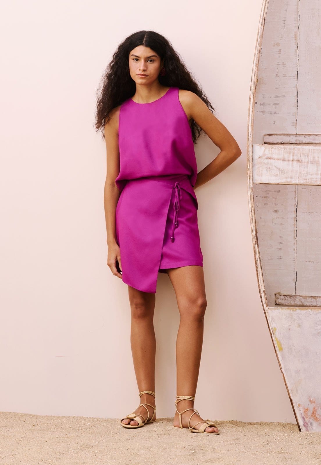 Vista principal Saia Assimétrica Amarração Frontal CaCay rosa