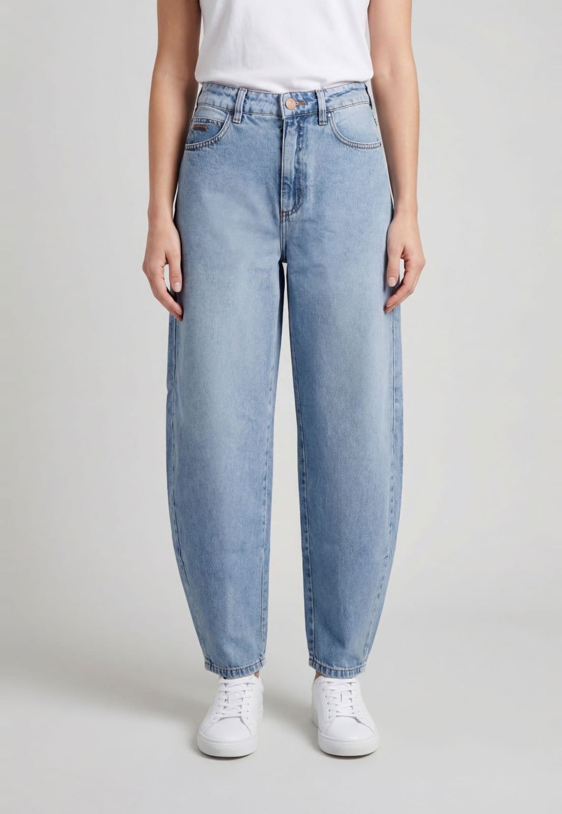 Calça Jeans Feminina Forum Barrel Lavagem Clara