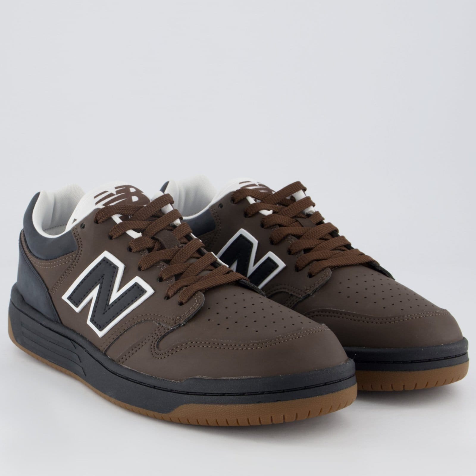 Vista 2 Tênis New Balance 480 Low e Preto New Balance branco