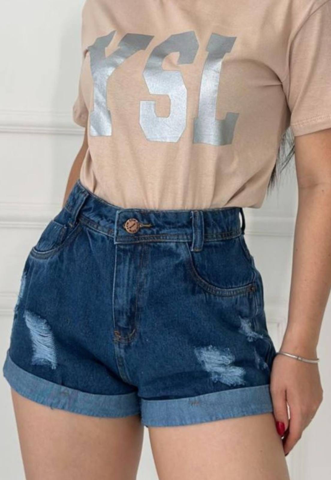 Short Jeans Feminino Cintura Alta com Barra Dobrada Detalhes Destroyed Casual Versátil