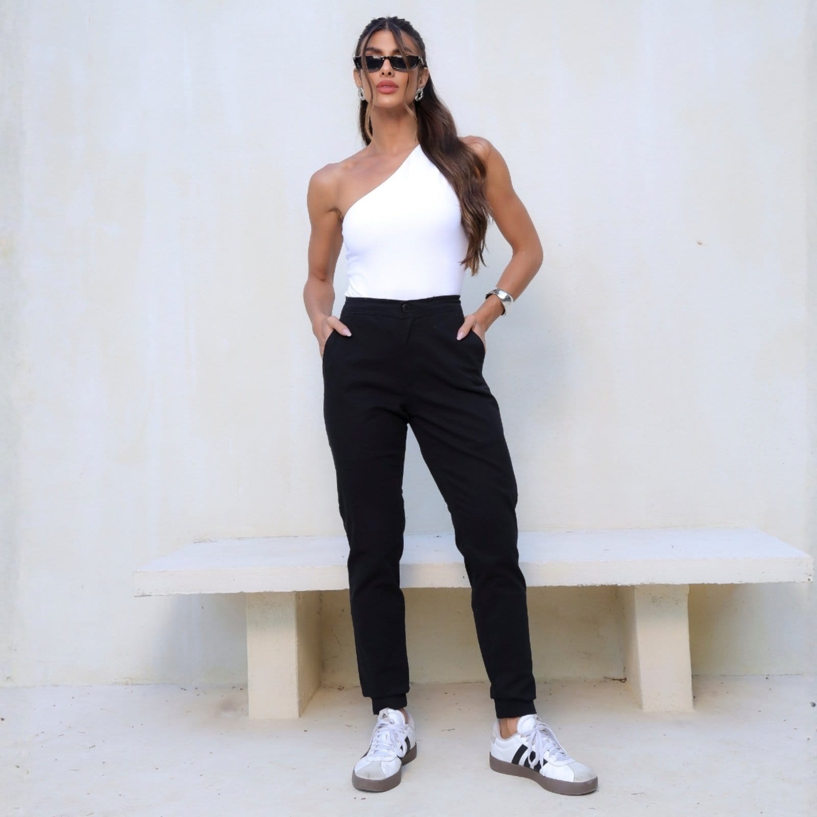 Vista 2 Calça Jogger Sarja Feminina Bolso-Faca Comfy Revanche Brampton Revanche preto