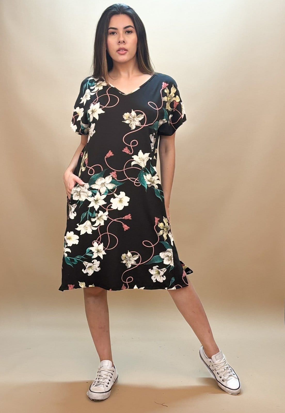 Vista 2 Vestido Curto Nheengatu Malha Estampa Cabanafree floral/preto