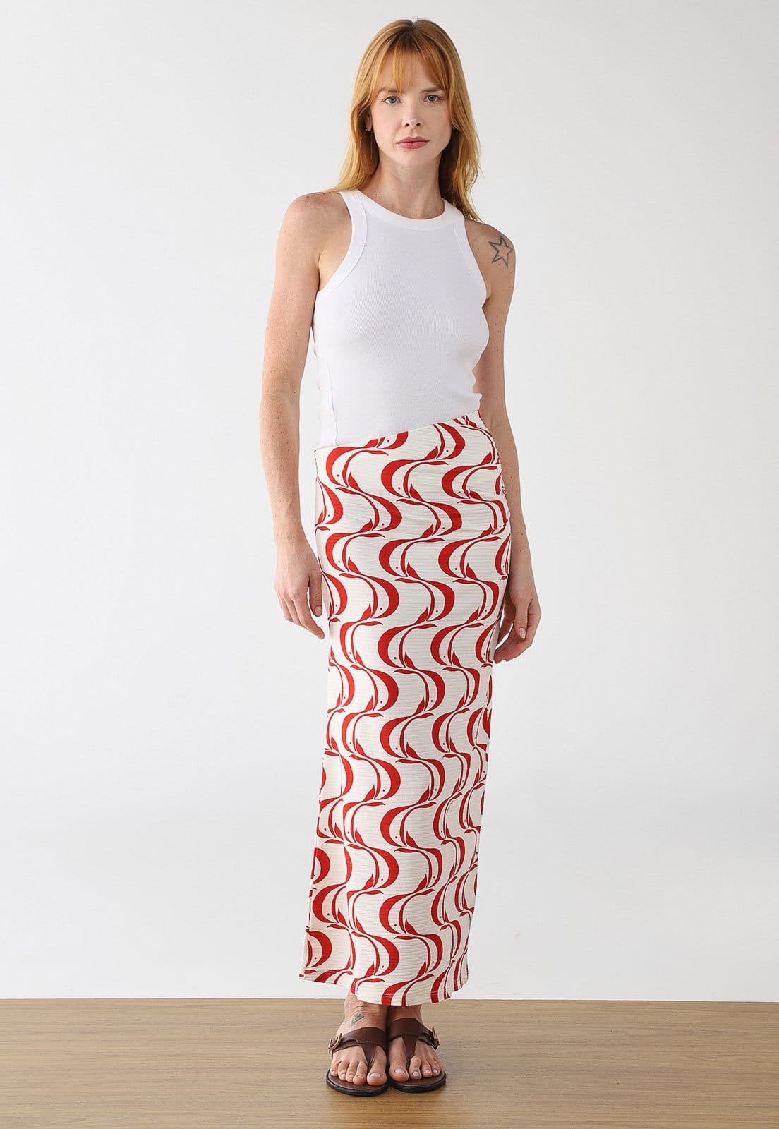 Vista 2 Saia Feminina FARM Estampa Peixes Midi Off-White FARM off-white white