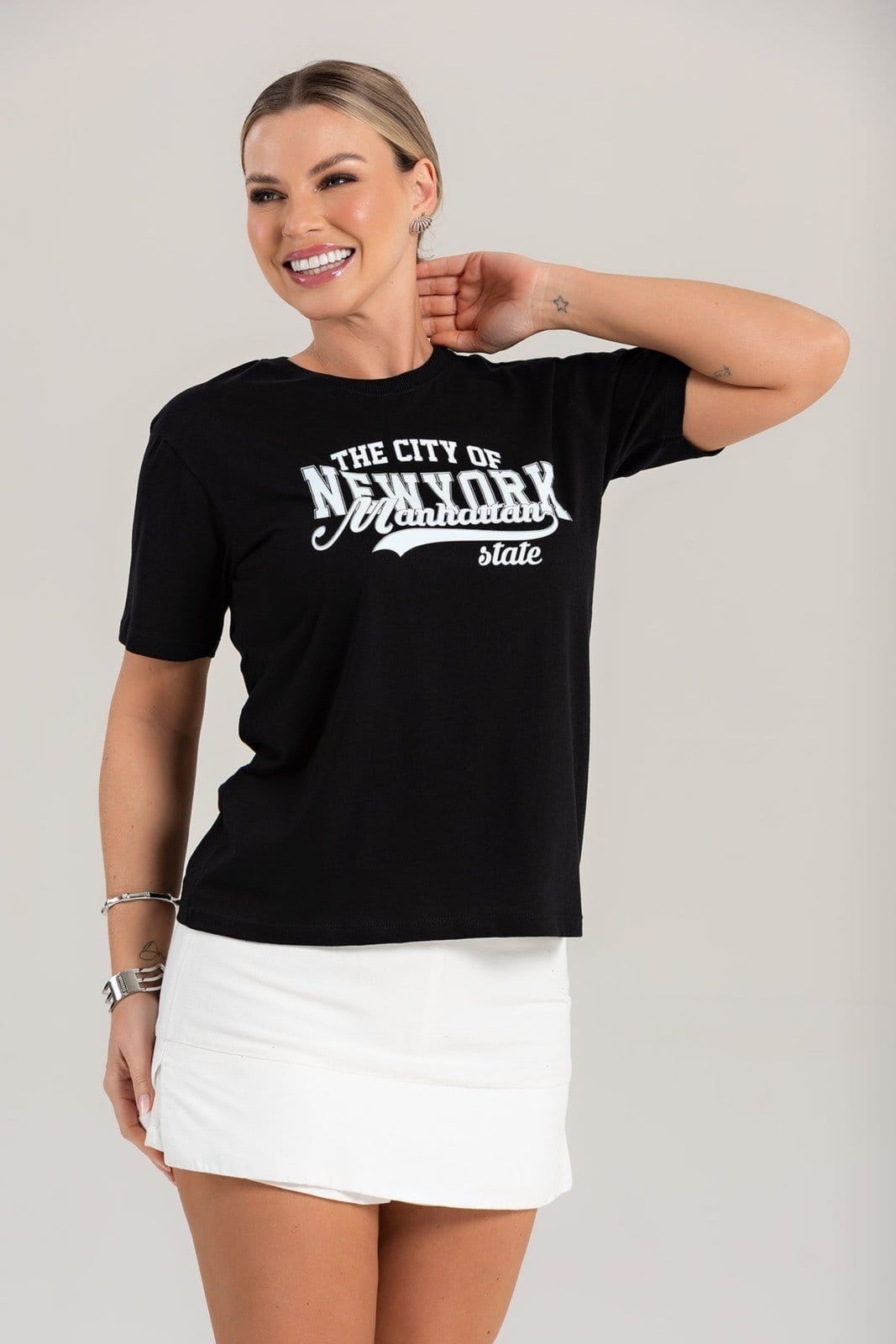 Vista 2 Camisa Feminina Cianitas Preta Estampa Manhattan Cianitas preto