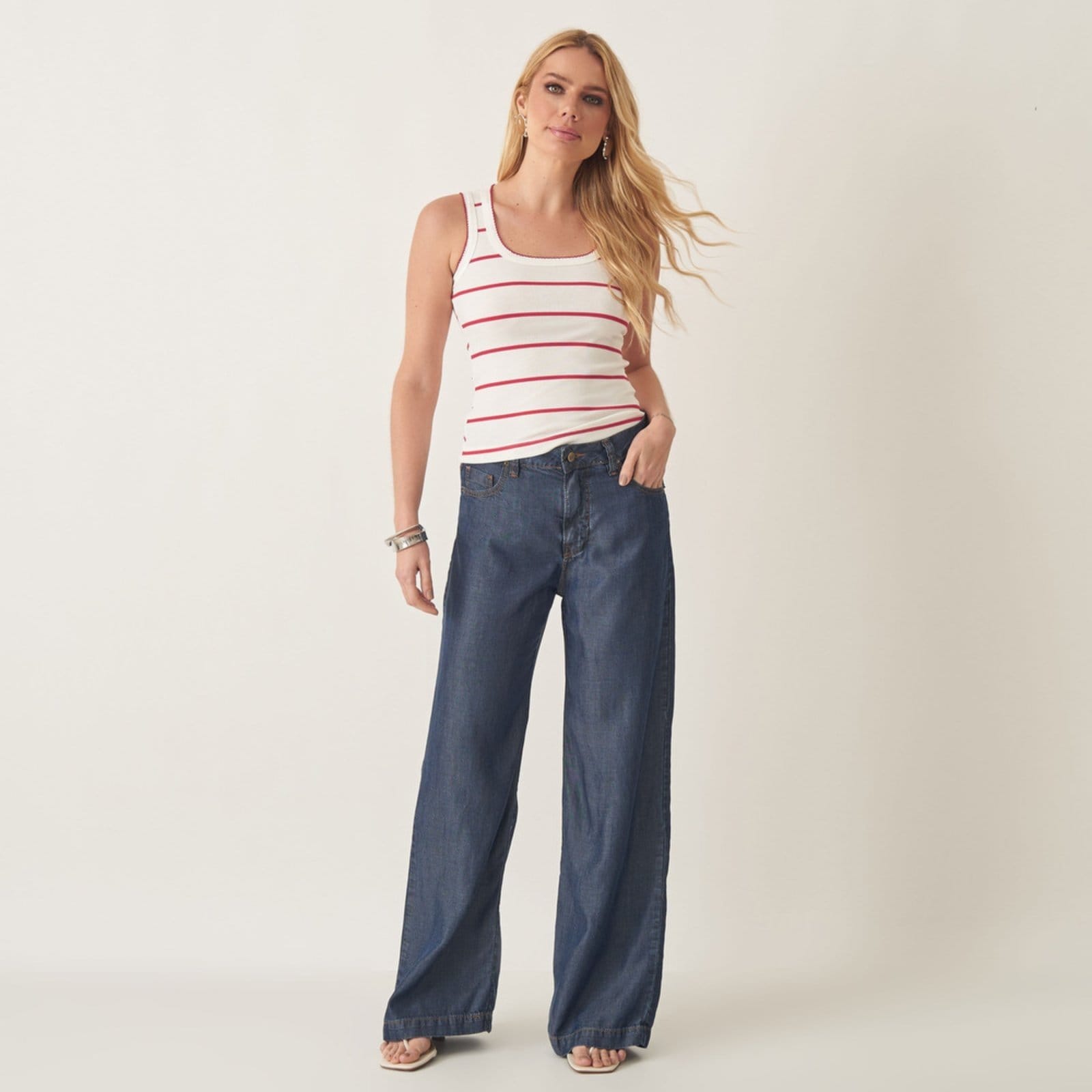 Vista 2 Calça Jeans Leve Tencel Pantalona Wide Azul Escuro Bloom azul marinho