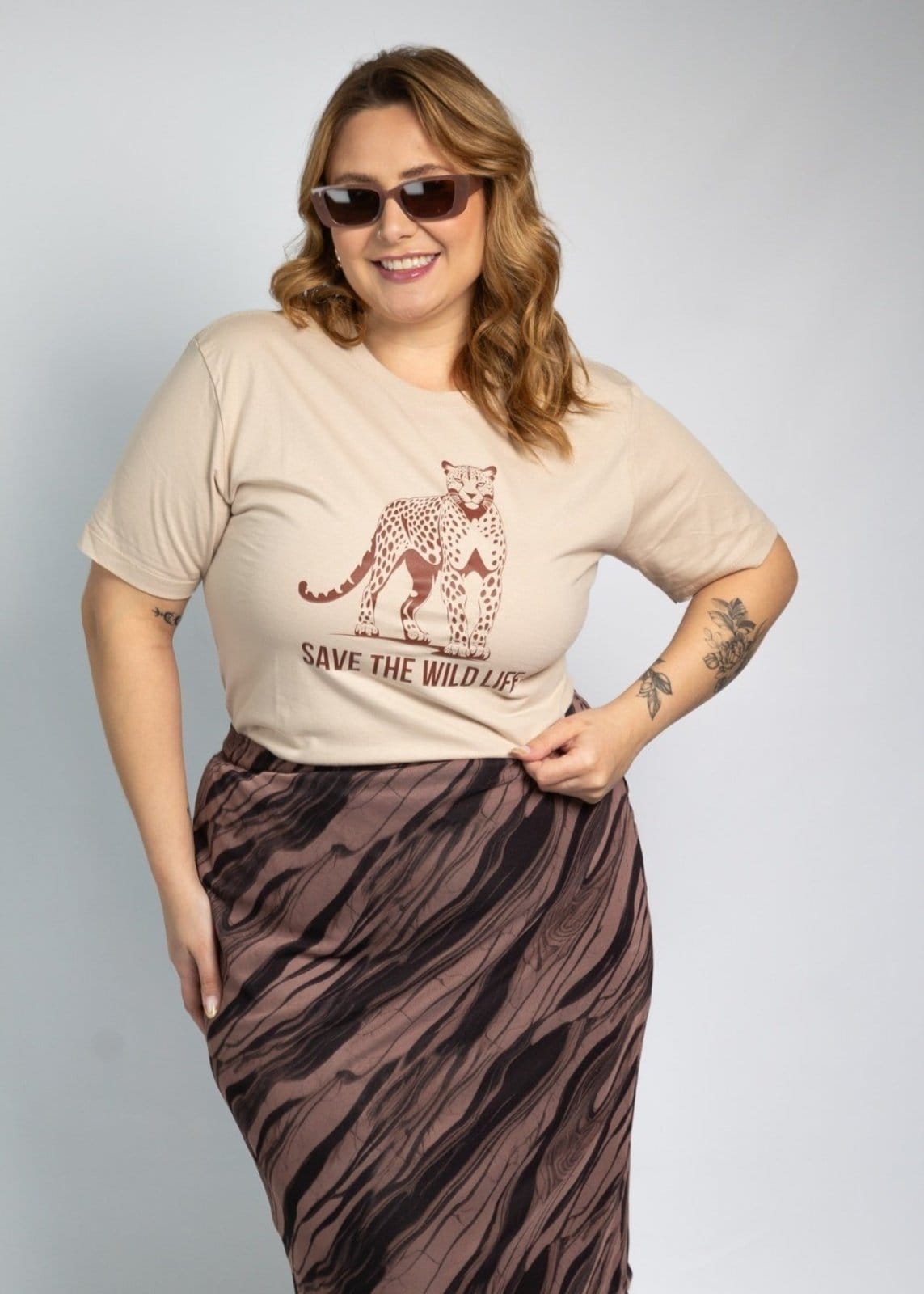Vista principal T-shirt Feminina Cianitas Chocolate Estampa Save The Wild Life Cianitas marrom