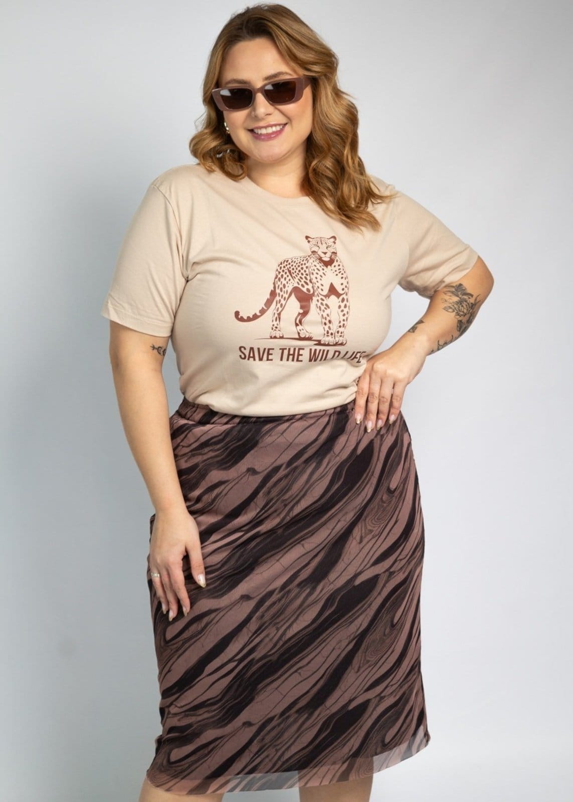 Vista 2 T-shirt Feminina Cianitas Chocolate Estampa Save The Wild Life Cianitas marrom