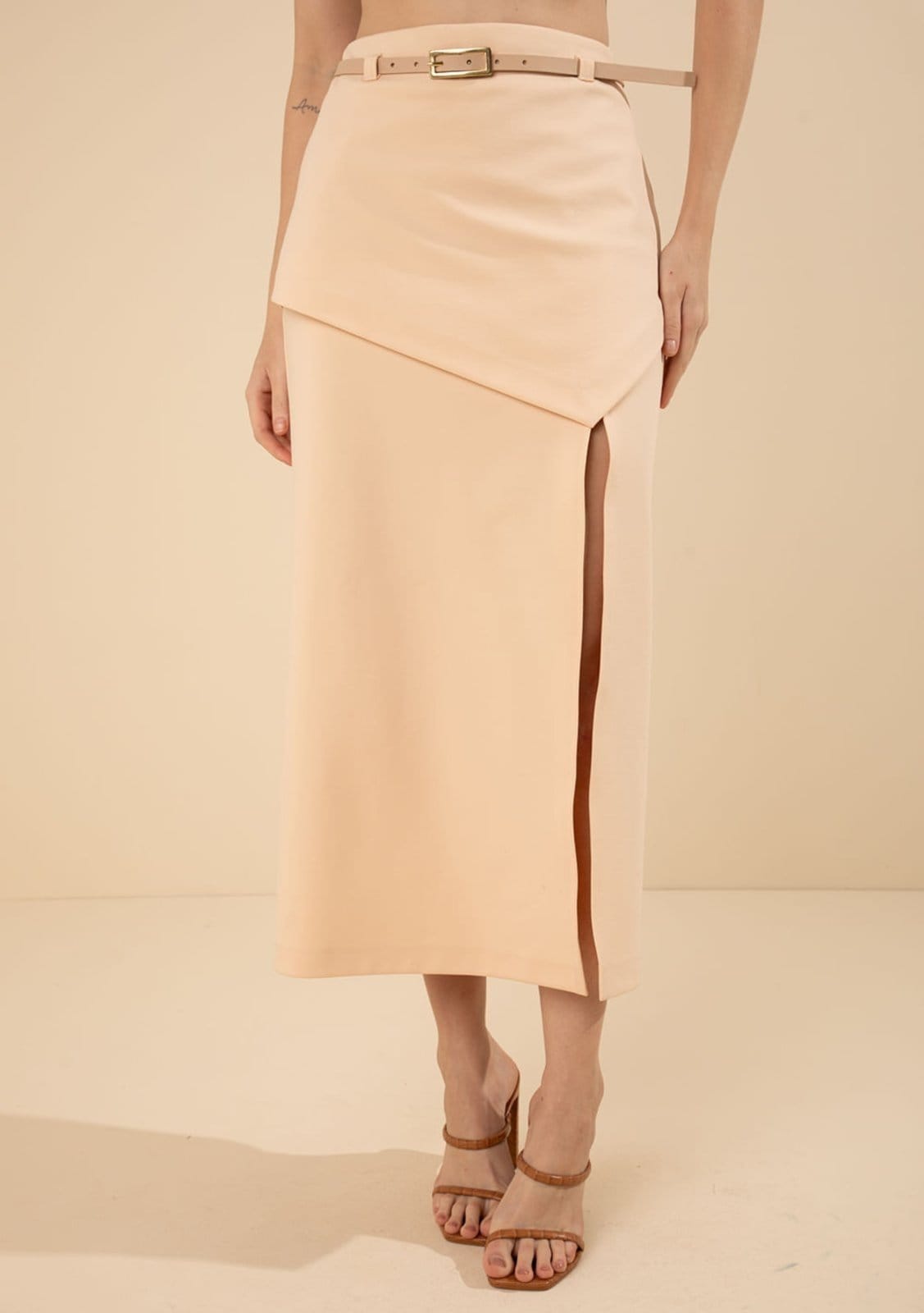 Vista 2 Saia Morena Reta Alta Midi Morena Rosa rosa