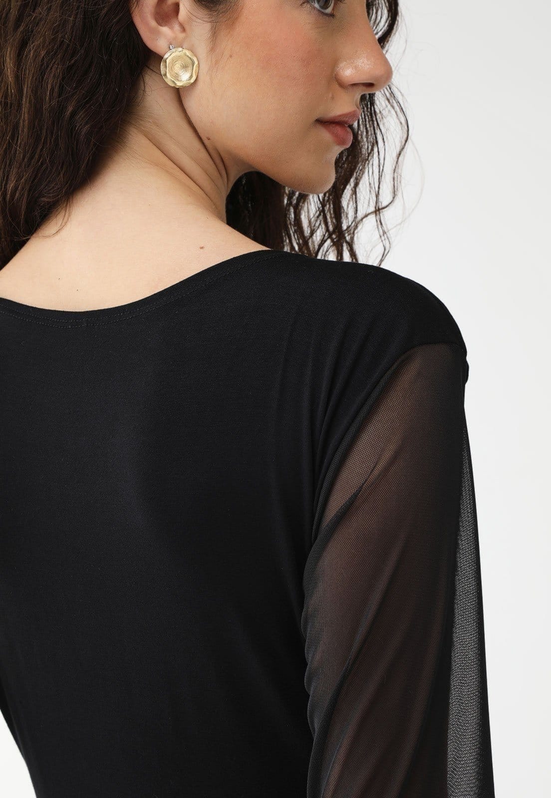 Vista 2 Macacão Viscolycra Transpassado Manga Longa de Tule Maria Paes preto