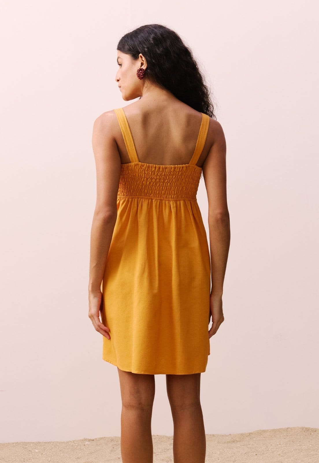 Vista 2 Vestido Curto Laço Busto CaCay amarelo