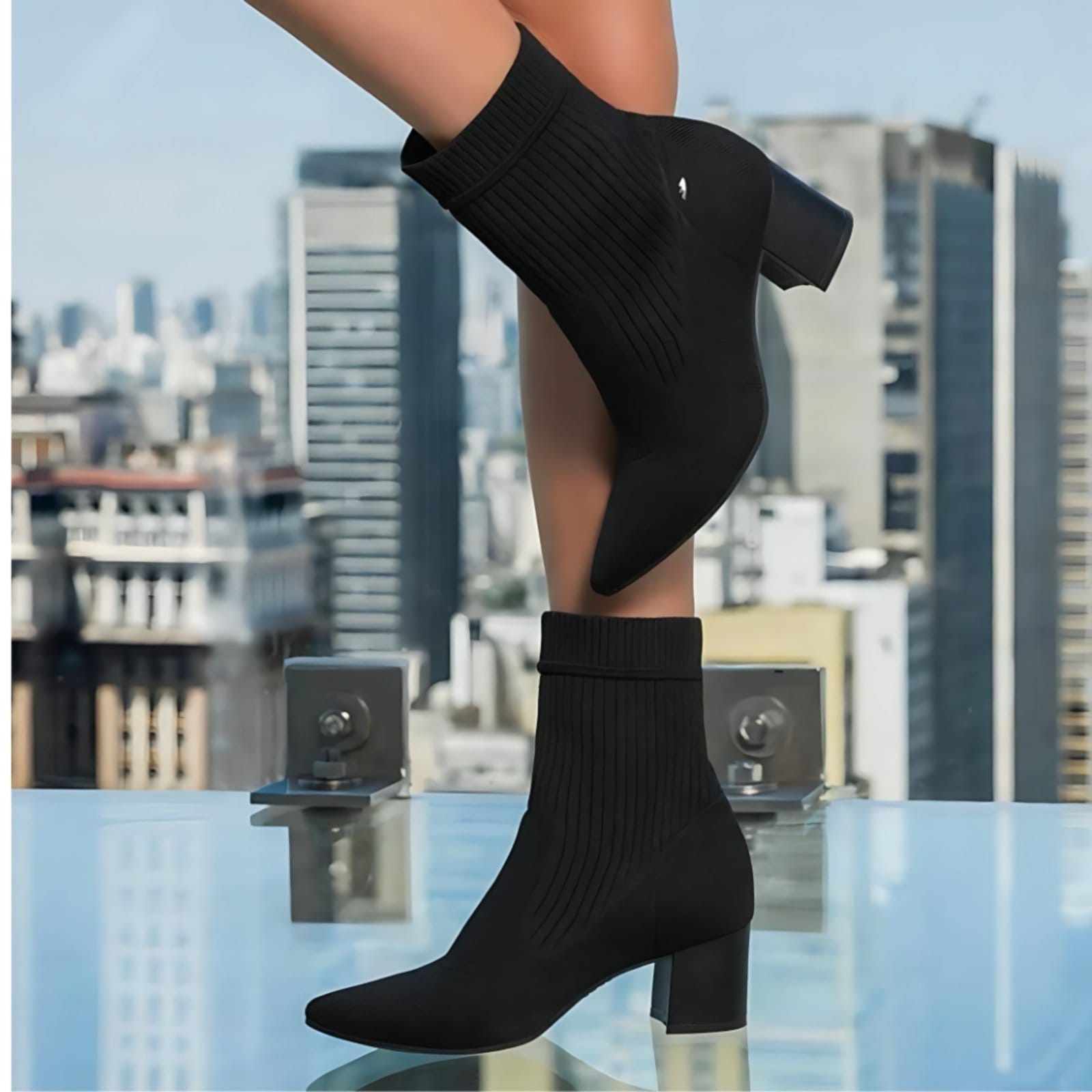 Vista 2 Bota Feminina de Cano Curto Meia 184000 Preta Flor da Pele preto