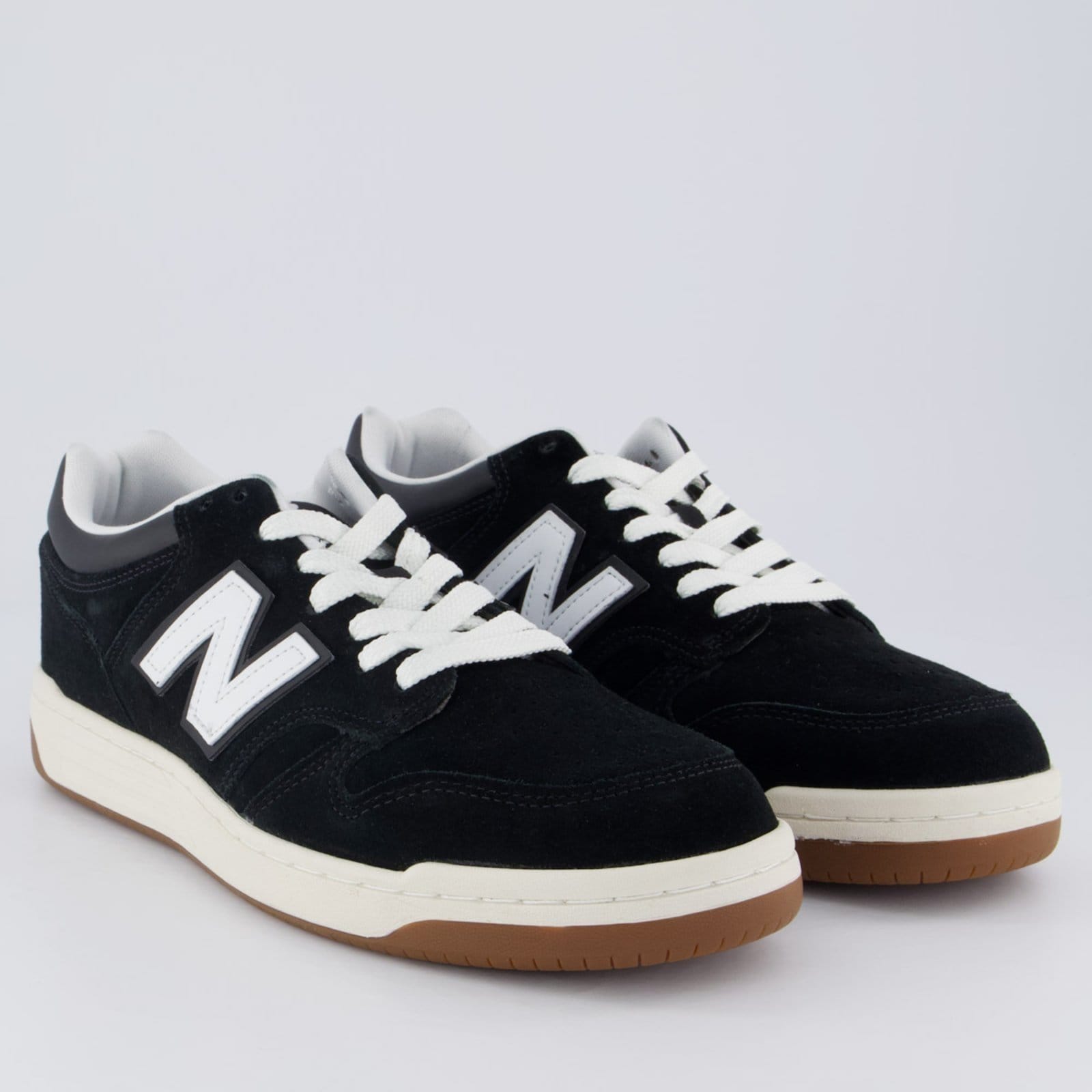 Vista 2 Tênis New Balance 480 Low e Bege New Balance preto