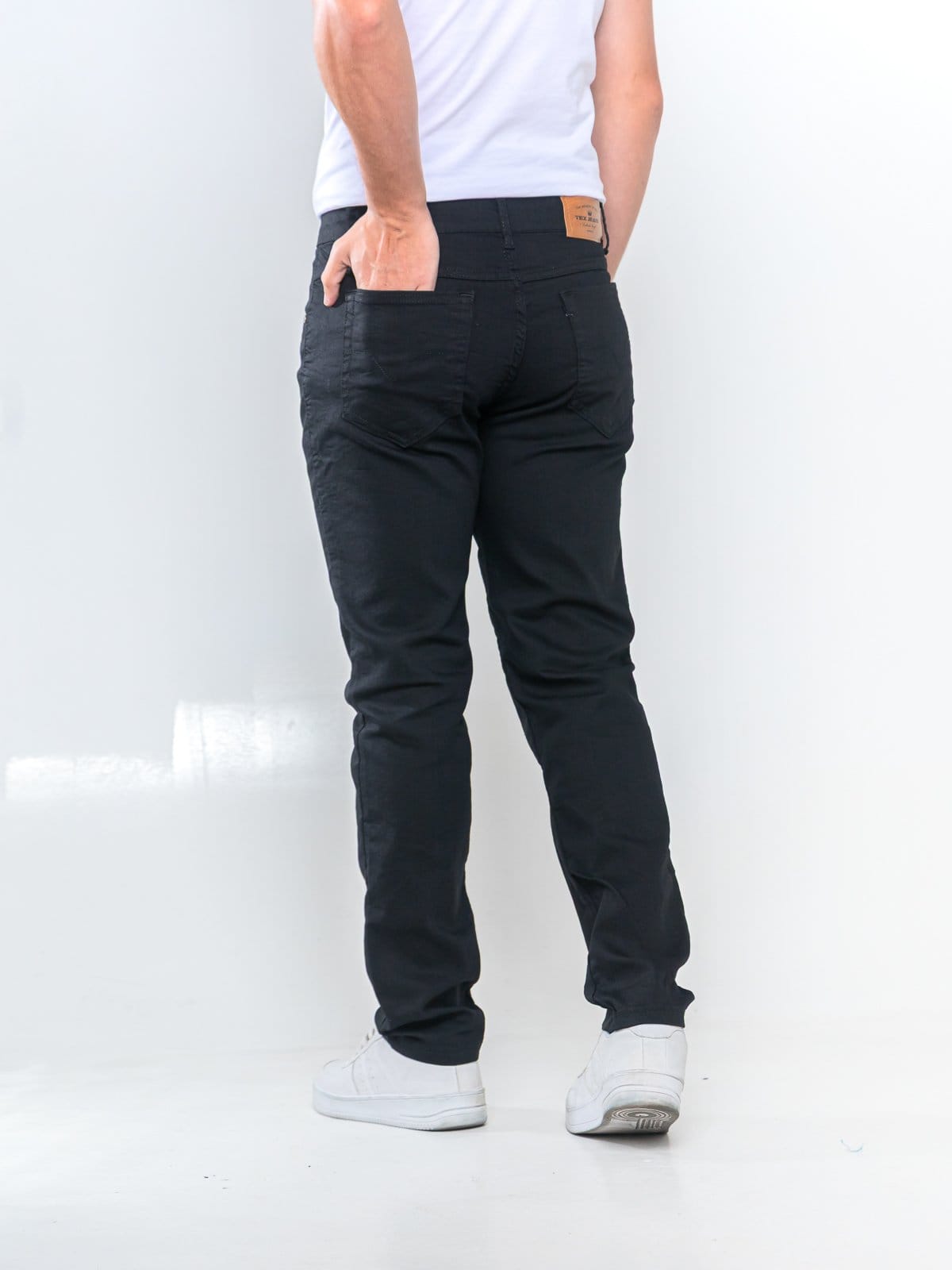Vista 2 Calça Sarja Masculina KOVALI Slim Black - Conforto e Estilo para o Dia a Dia KOVALI FASHION STORE preto black