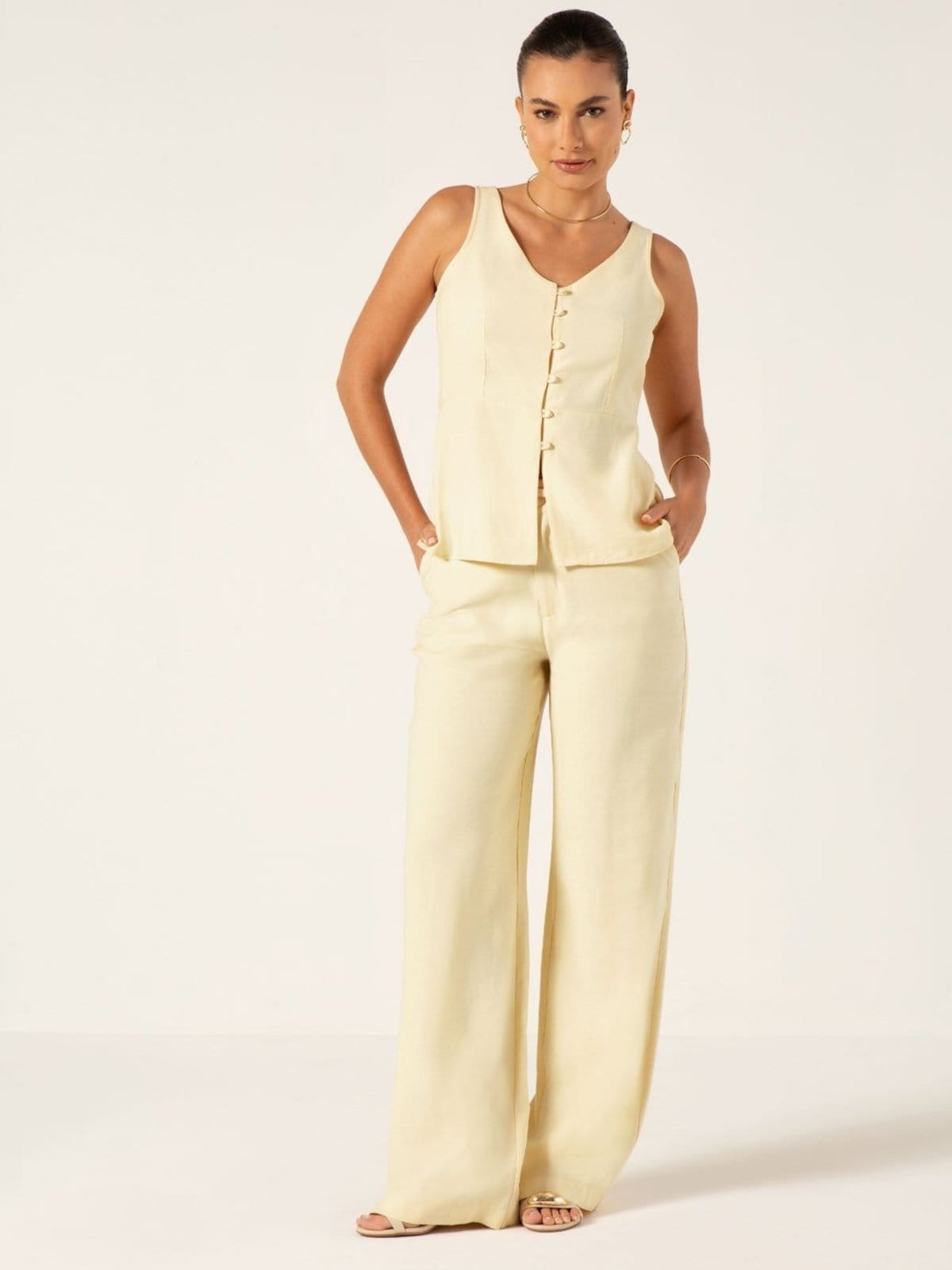 Vista principal Calça Wide Leg em Viscose Manteiga Jade Principessa amarelo