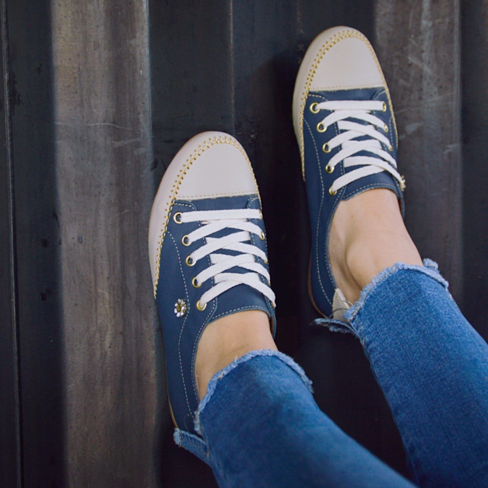 Vista 2 Tênis Sapatênis Coleção Paola Ferrara 2025 - COURO - TODO FORRADO - Cod800 Marino com Bege diRavena azul/azul marinho/bege azul