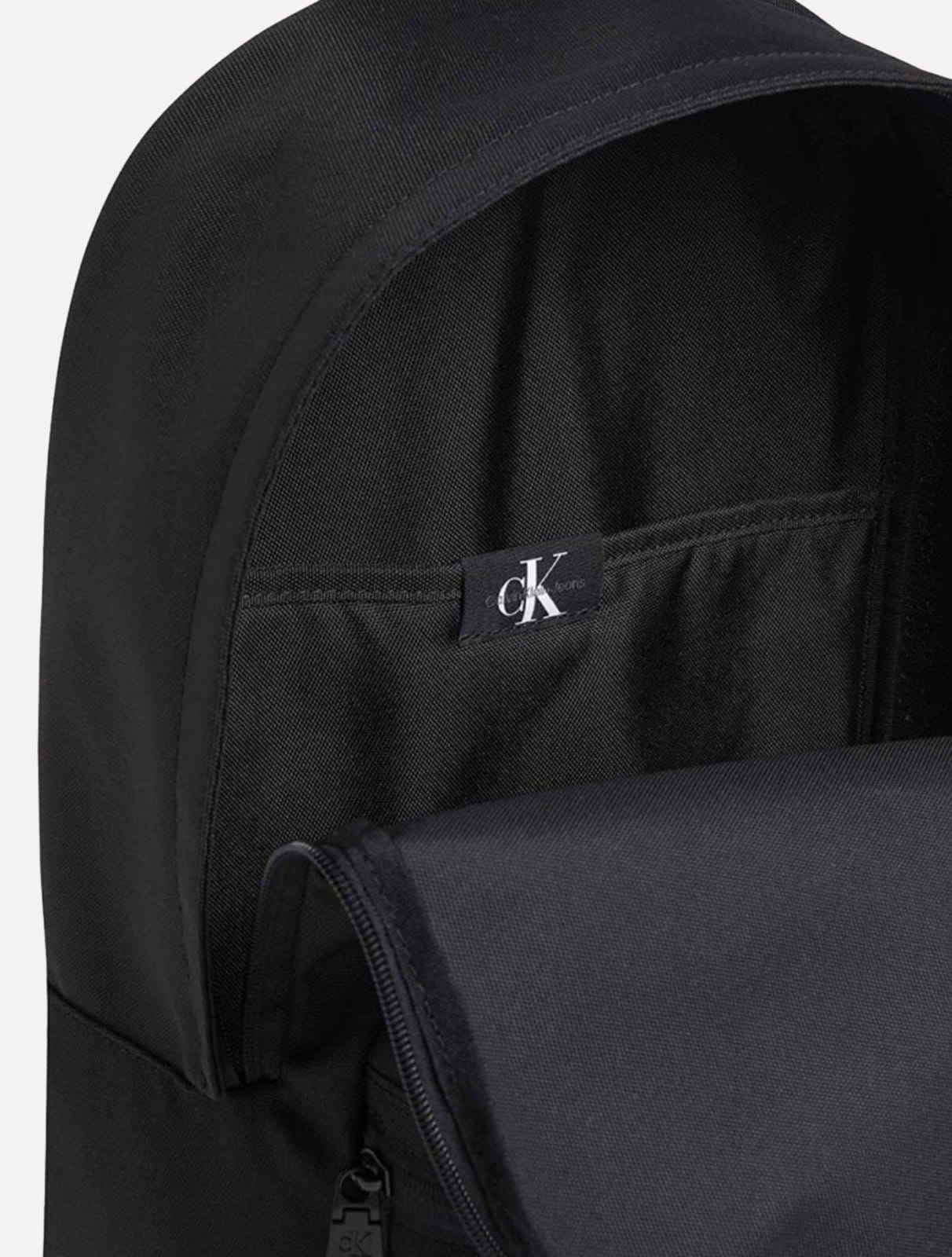 Vista 2 Mochila Calvin Klein Jeans Sports Essentials Campus Preta Calvin Klein preto
