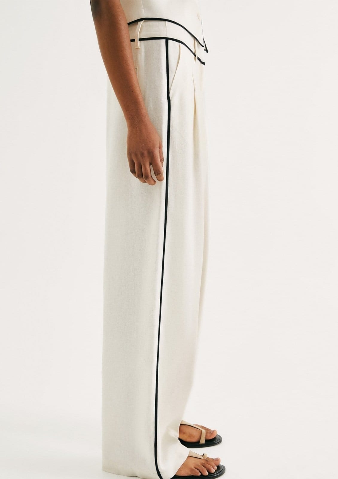 Vista 2 Calça Feminina Reta Com Linho Hering off-white