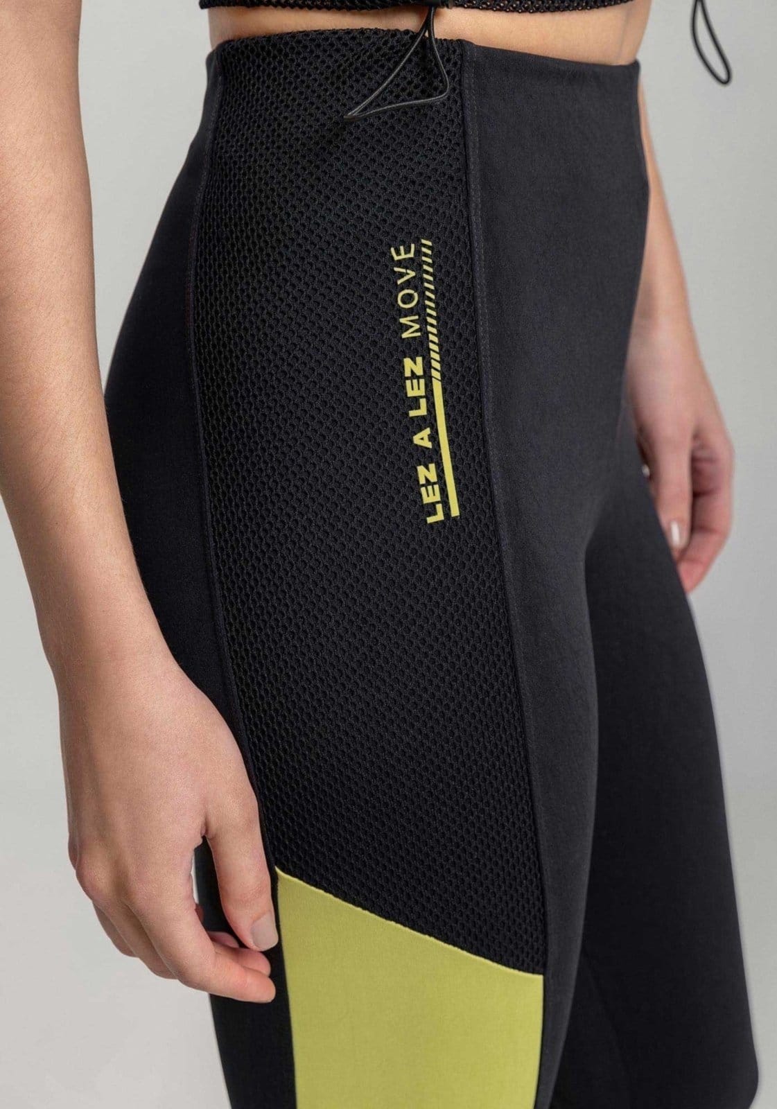 Vista 2 Calça Legging De Cintura Alta Com Recortes Laterais Move Lez a Lez poás