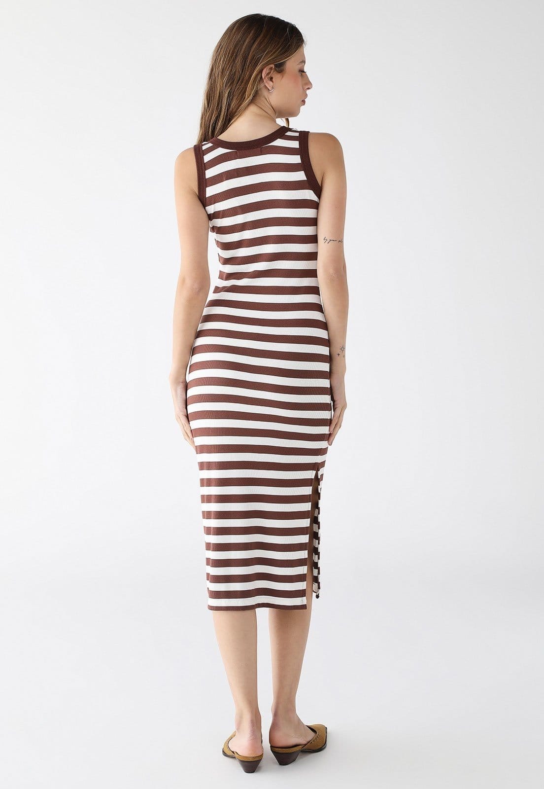 Vista 2 Vestido Midi Levosch De Alça E Fenda Ribana Listrado Marrom 77VS LEVOSCH cinza