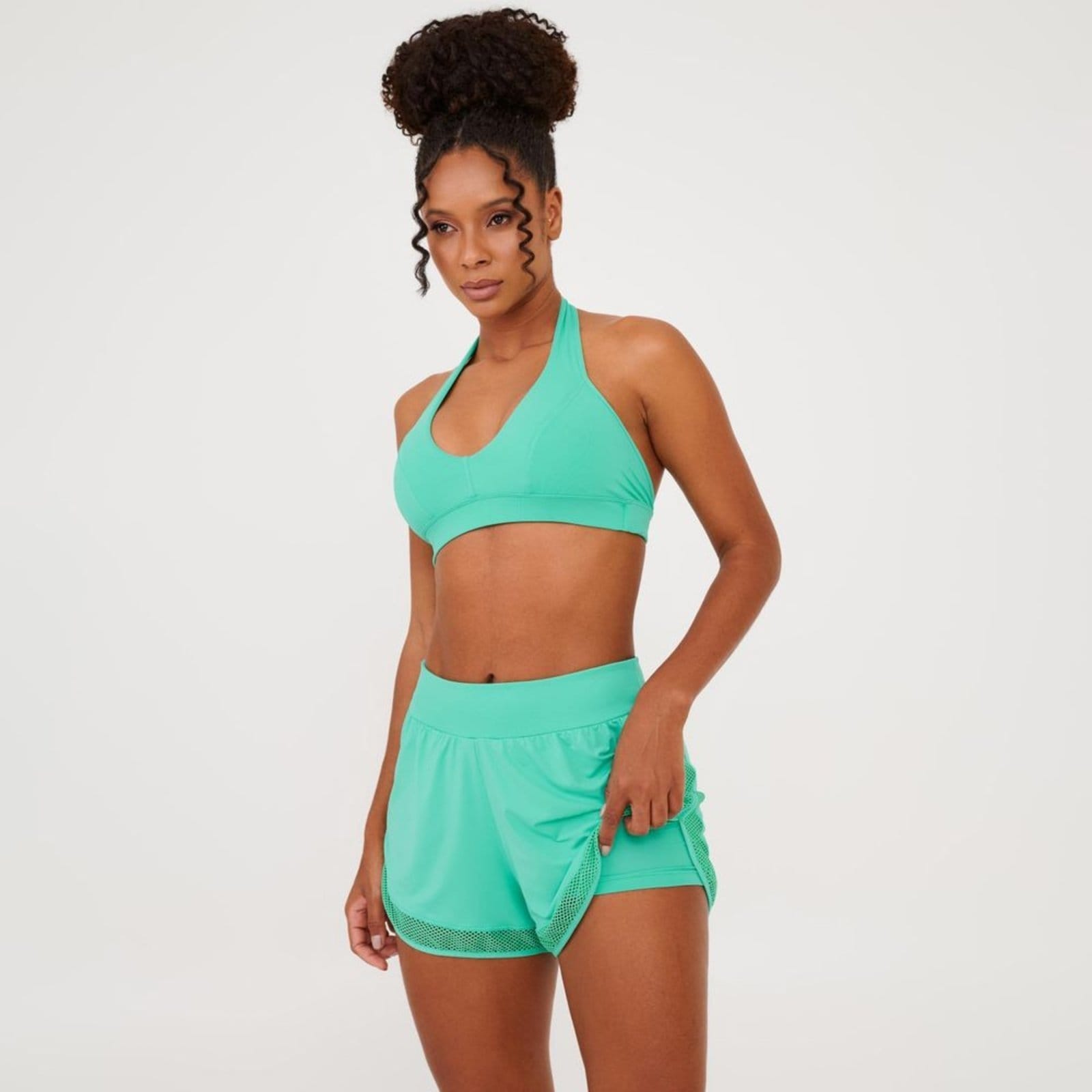 Vista 2 Short Soltinho Barra Tela Cacatua Poliamida Soft Donna Carioca verde