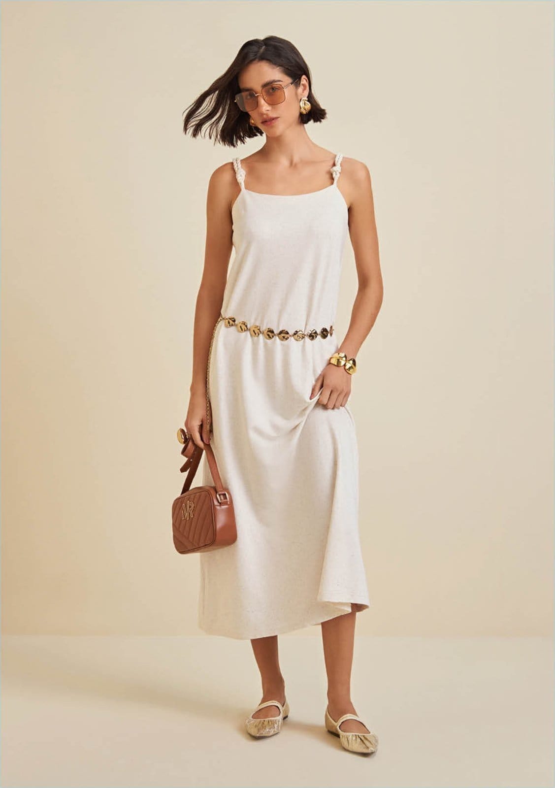 Vestido Morena Rosa Solto Decote Reto Com Alça Midi Bege