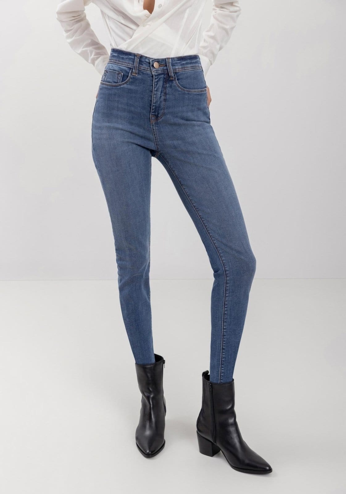 Vista 2 Calça Jeans Cigarrete Com Cintura Alta E Tecnologia Shaping Lez a Lez azul