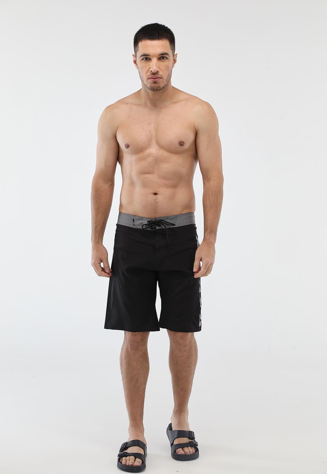 Vista 2 Bermuda Água Oakley Reta Mod Big Icon Preta Oakley preto