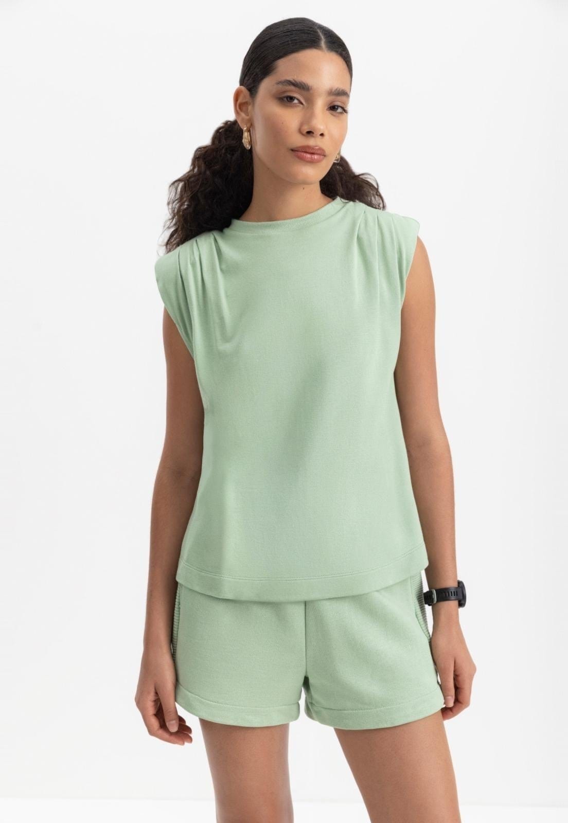 Vista 2 Shorts Feminino Em Moletinho Essendi Claro Essendi verde