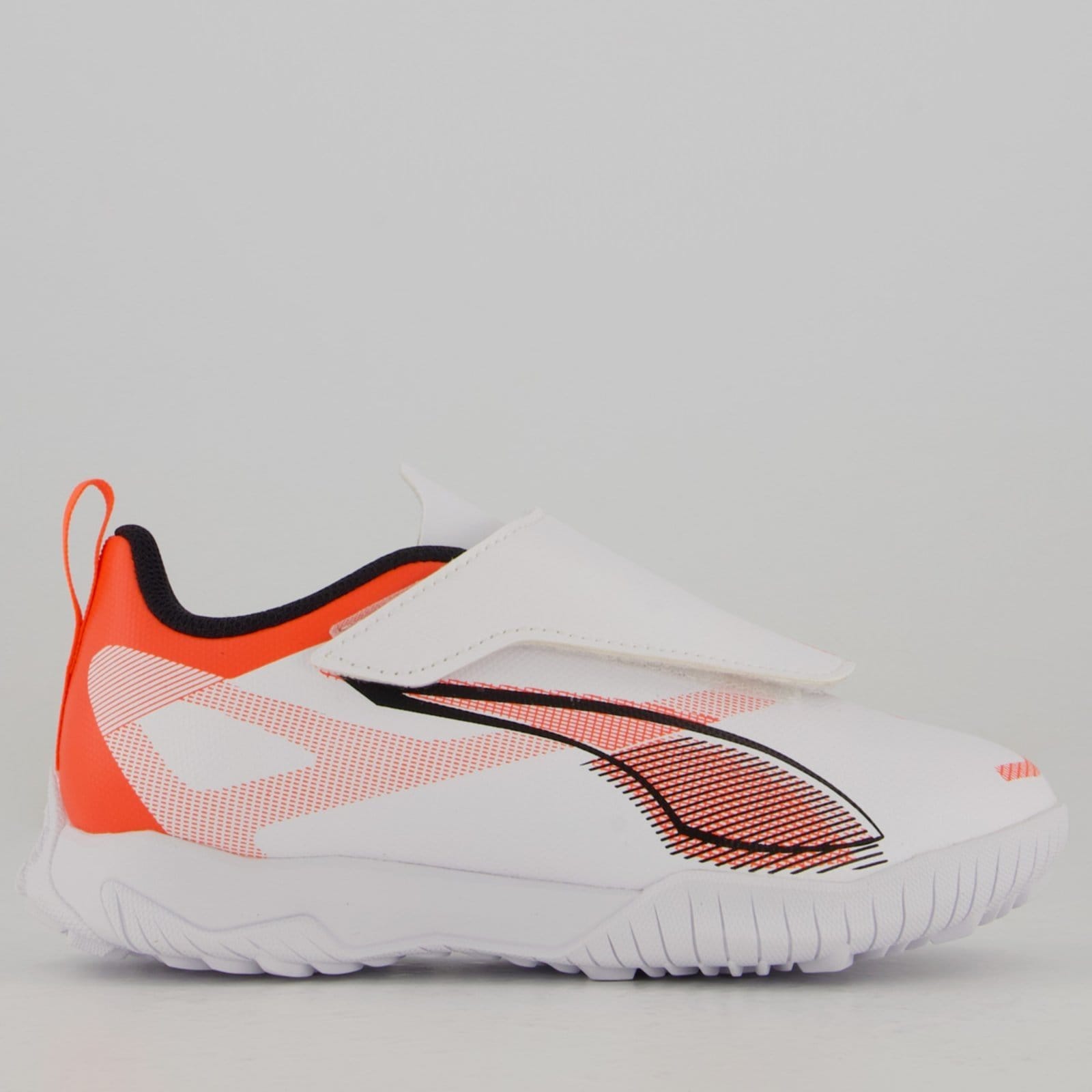 Vista principal Chuteira Puma Ultra 5 Play V TT Society Branca e Laranja Puma branco