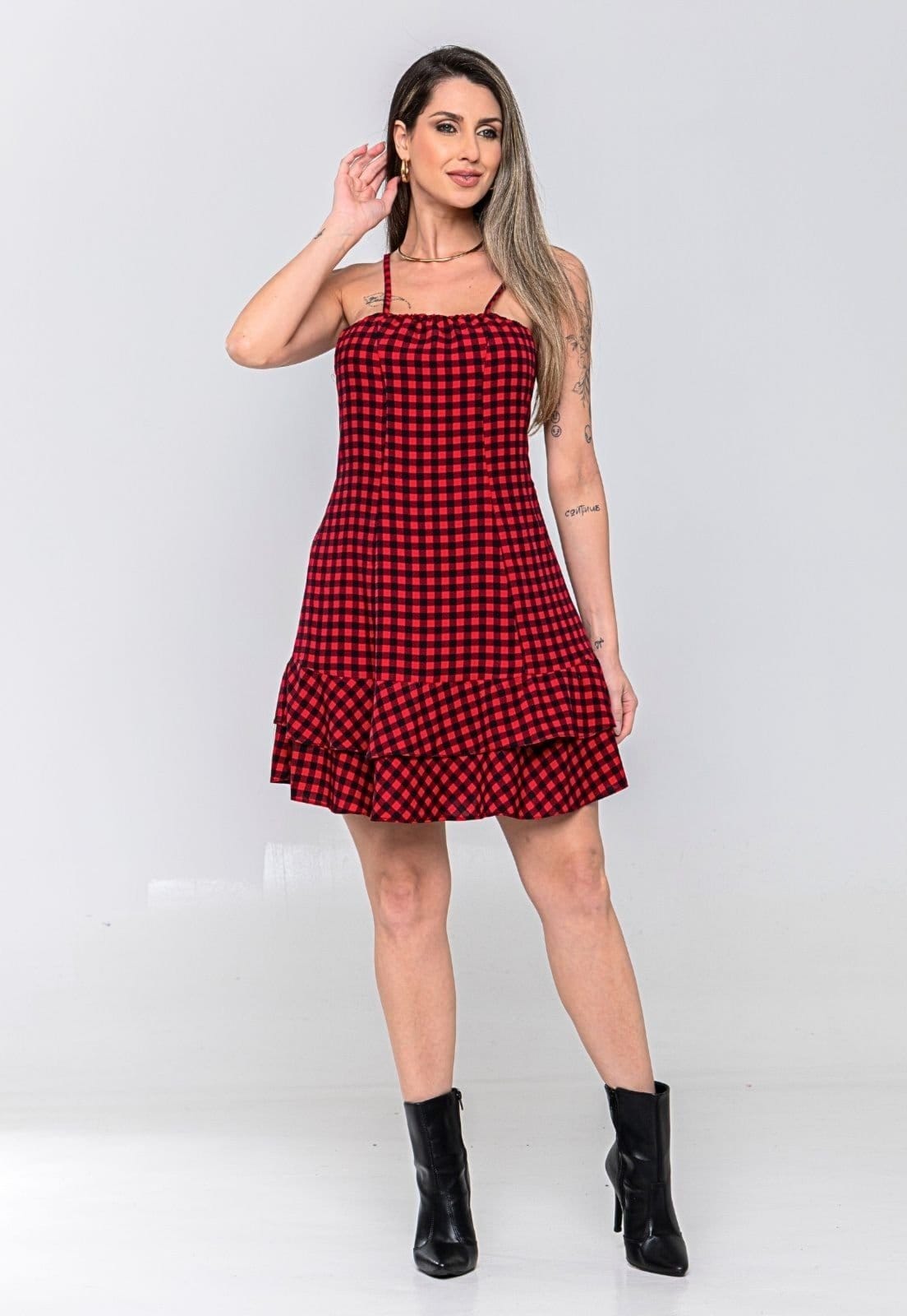 Vista 2 Vestido Curto de Alcinha e Babado Estampado Xadrez e Vermelho Docce Mulher preto