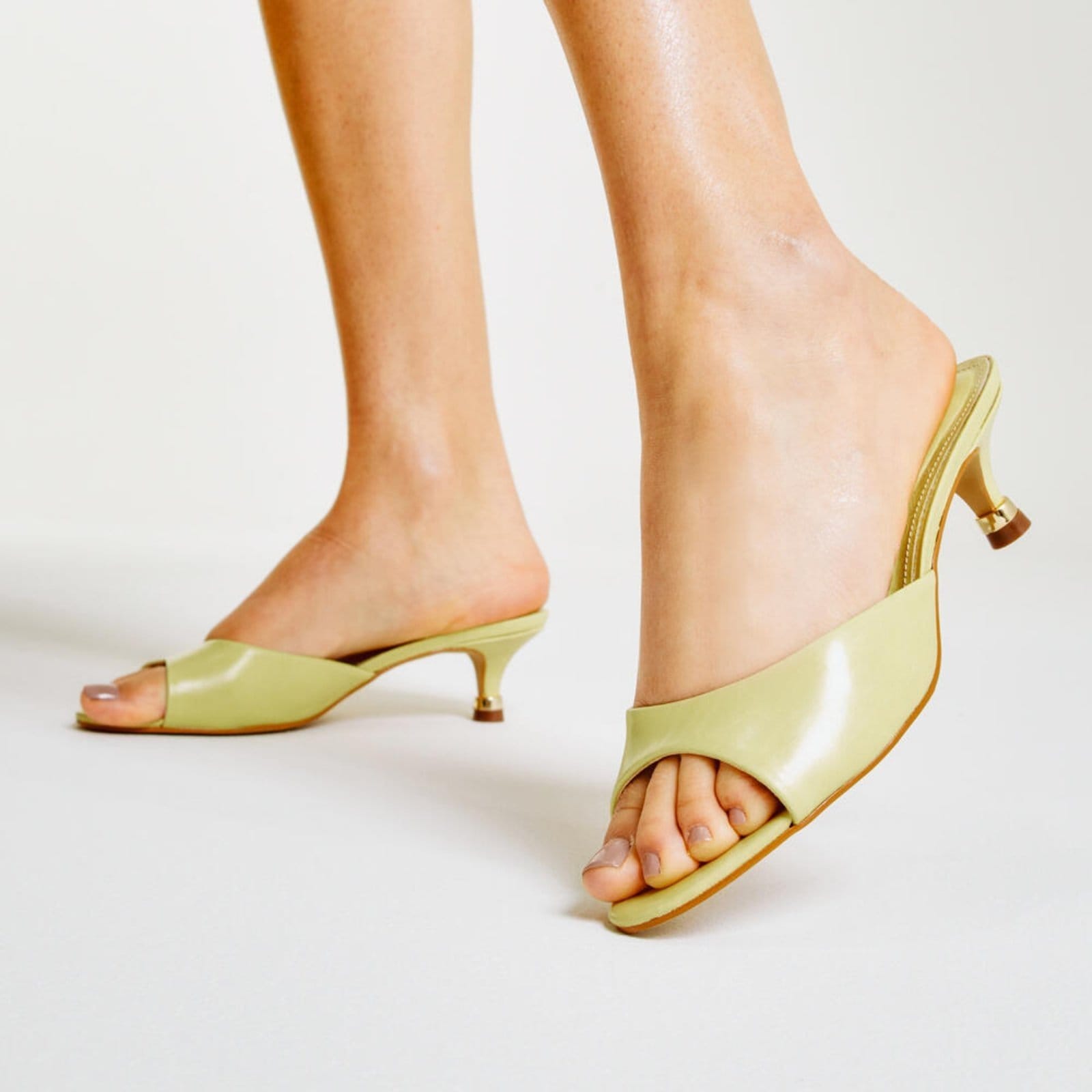 Vista 2 Tamanco Couro Salto Baixo Cecconello 2799001-1 Cecconello verde